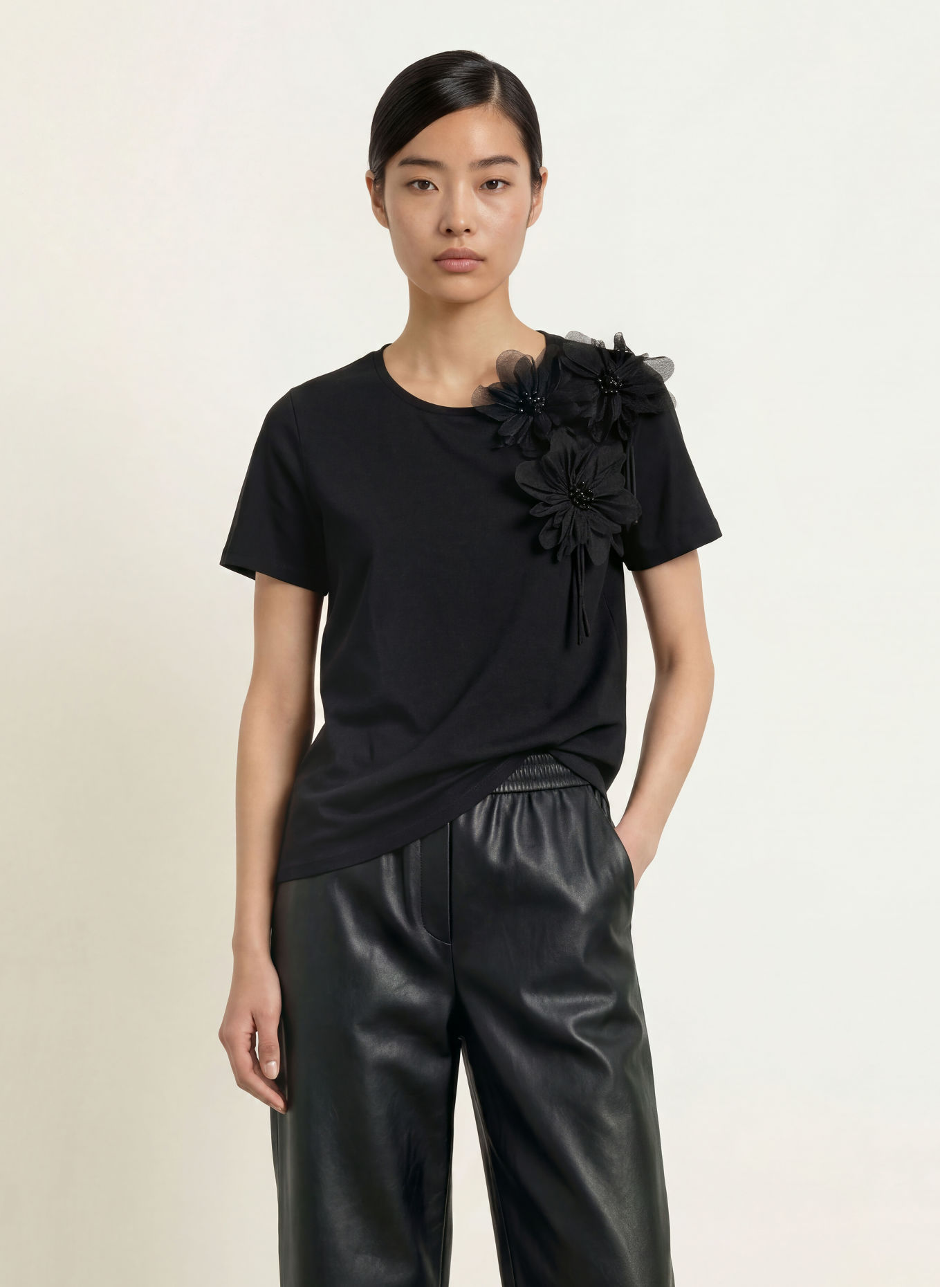 s.Oliver BLACK LABEL T-Shirt mit Schmucksteinen: SCHWARZ