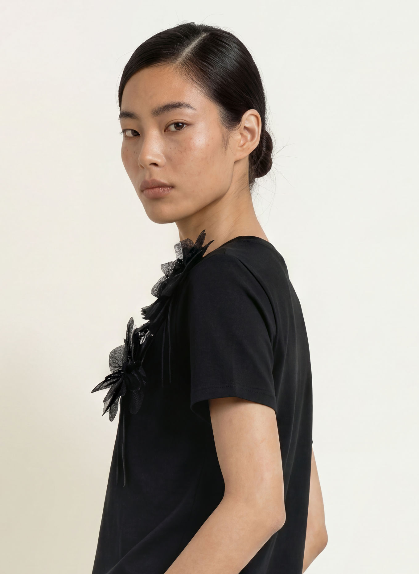 s.Oliver BLACK LABEL T-Shirt mit Schmucksteinen: SCHWARZ