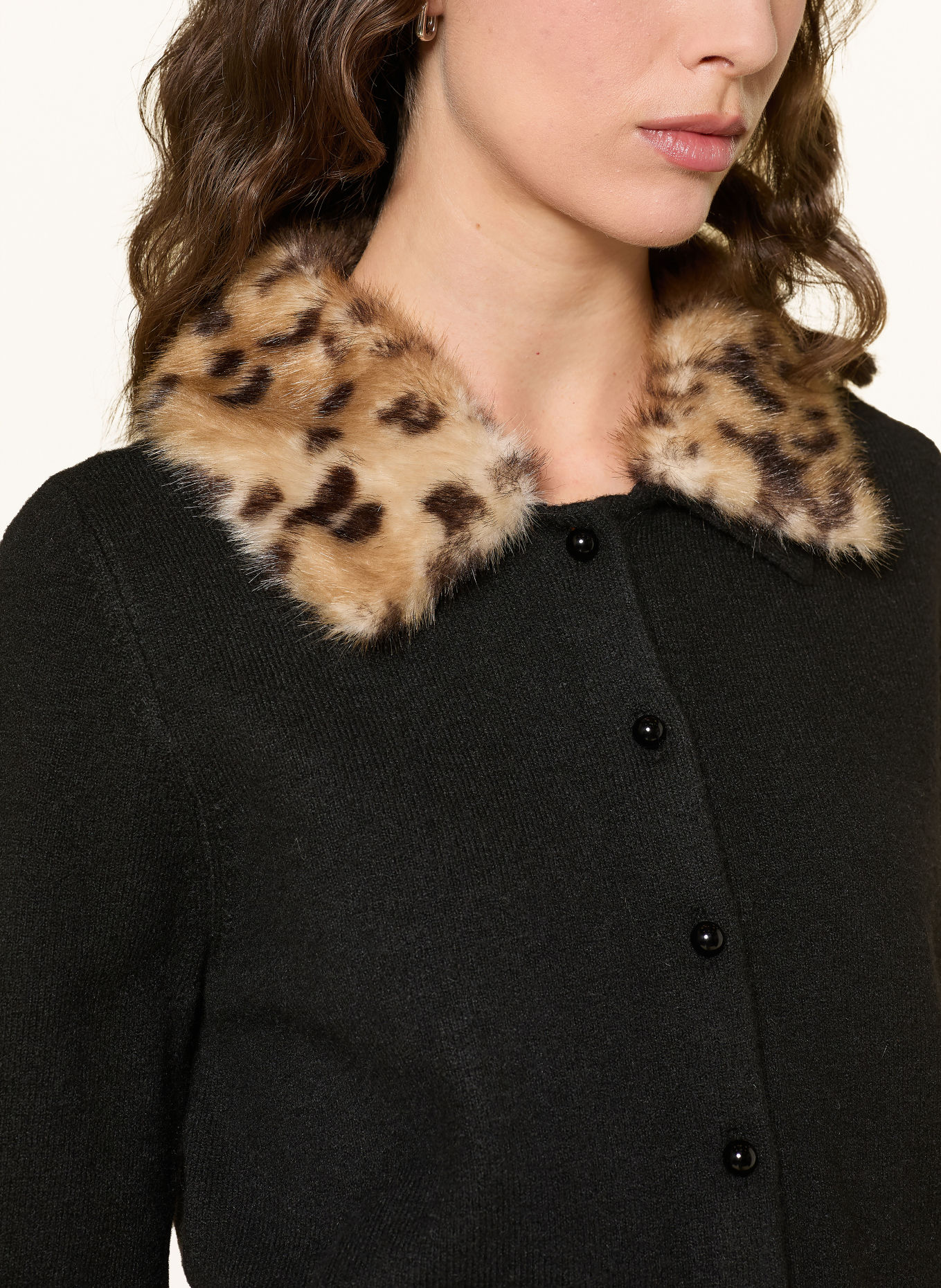 s.Oliver BLACK LABEL Strickjacke mit abnehmbarem Kunstfell-Kragen: SCHWARZ / DUNKELBRAUN / BEIGE