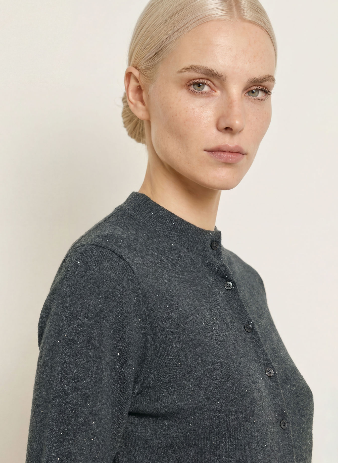 s.Oliver BLACK LABEL Strickjacke mit Pailletten: GRAU