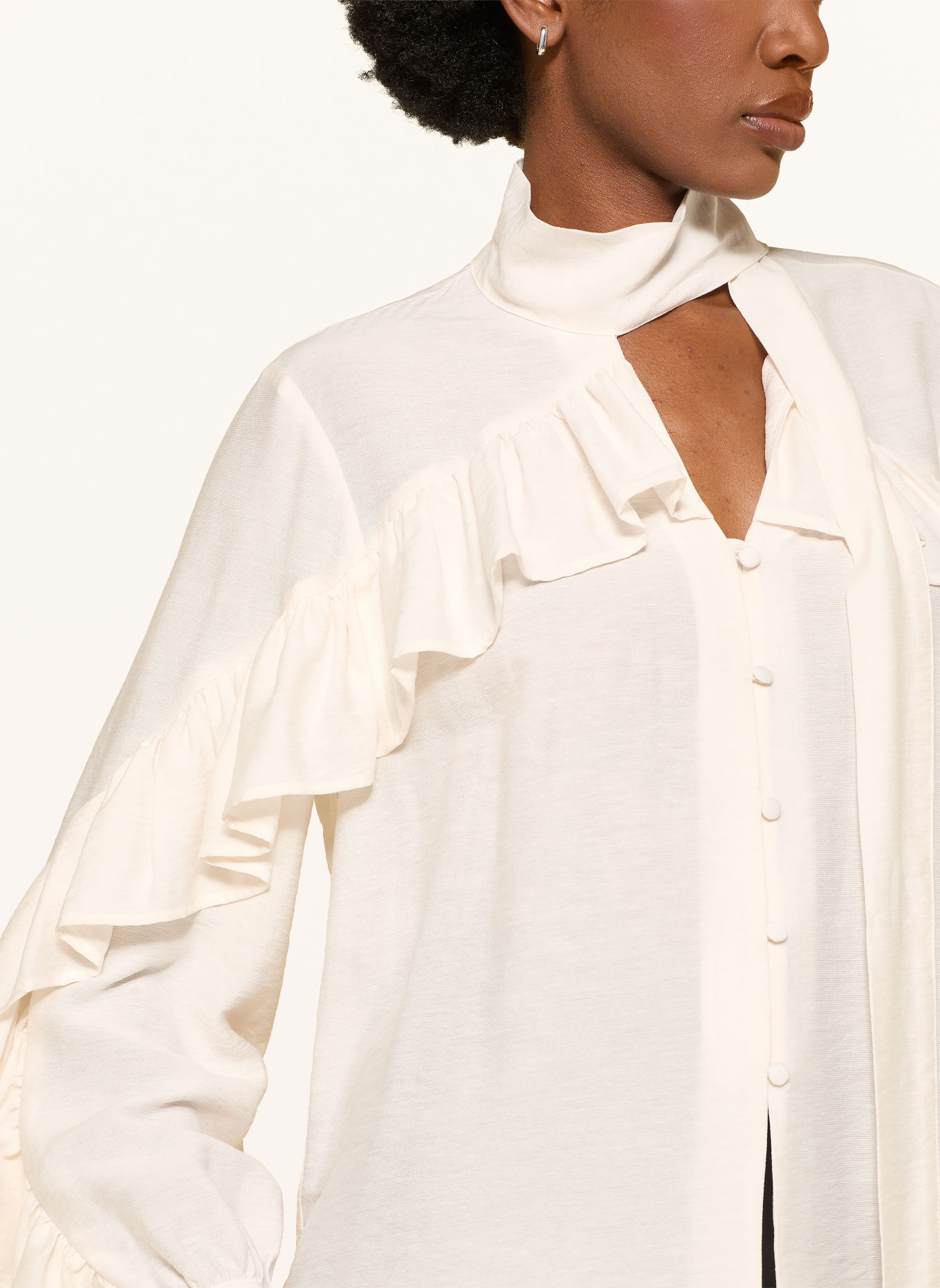 comma Schluppenbluse mit Rüschen: CREME