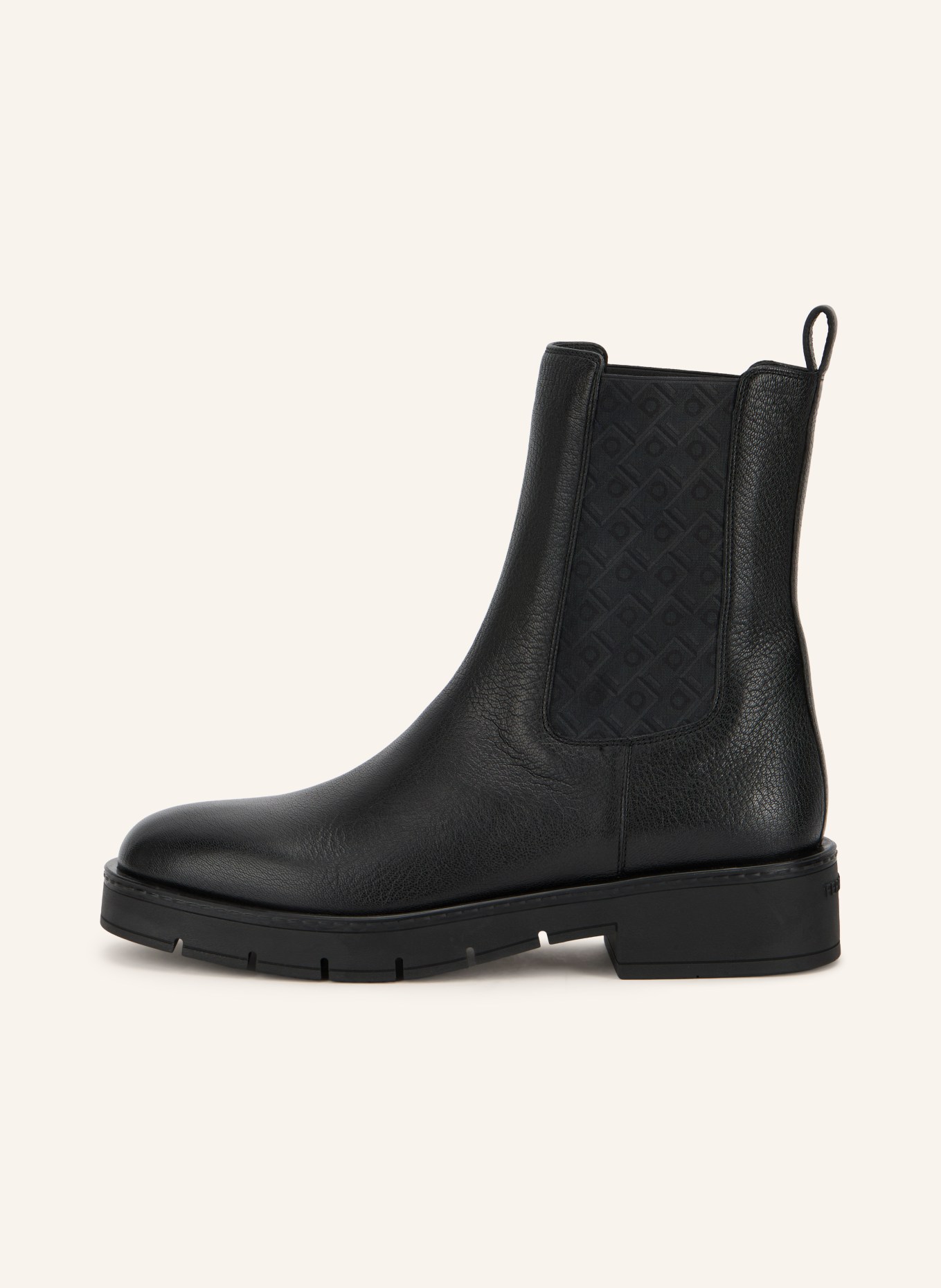 FERRAGAMO MOHAVE Chelsea boots: BLACK