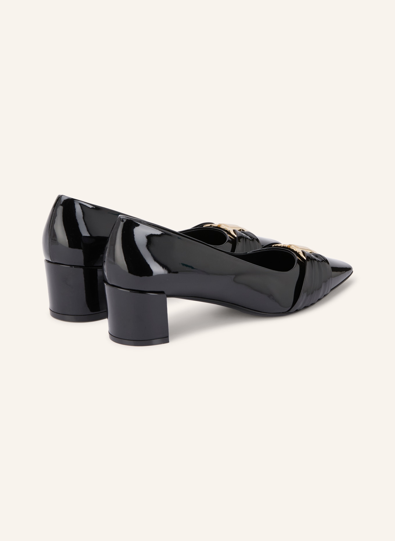 FERRAGAMO Lakované lodičky TILLYA: ČERNÁ