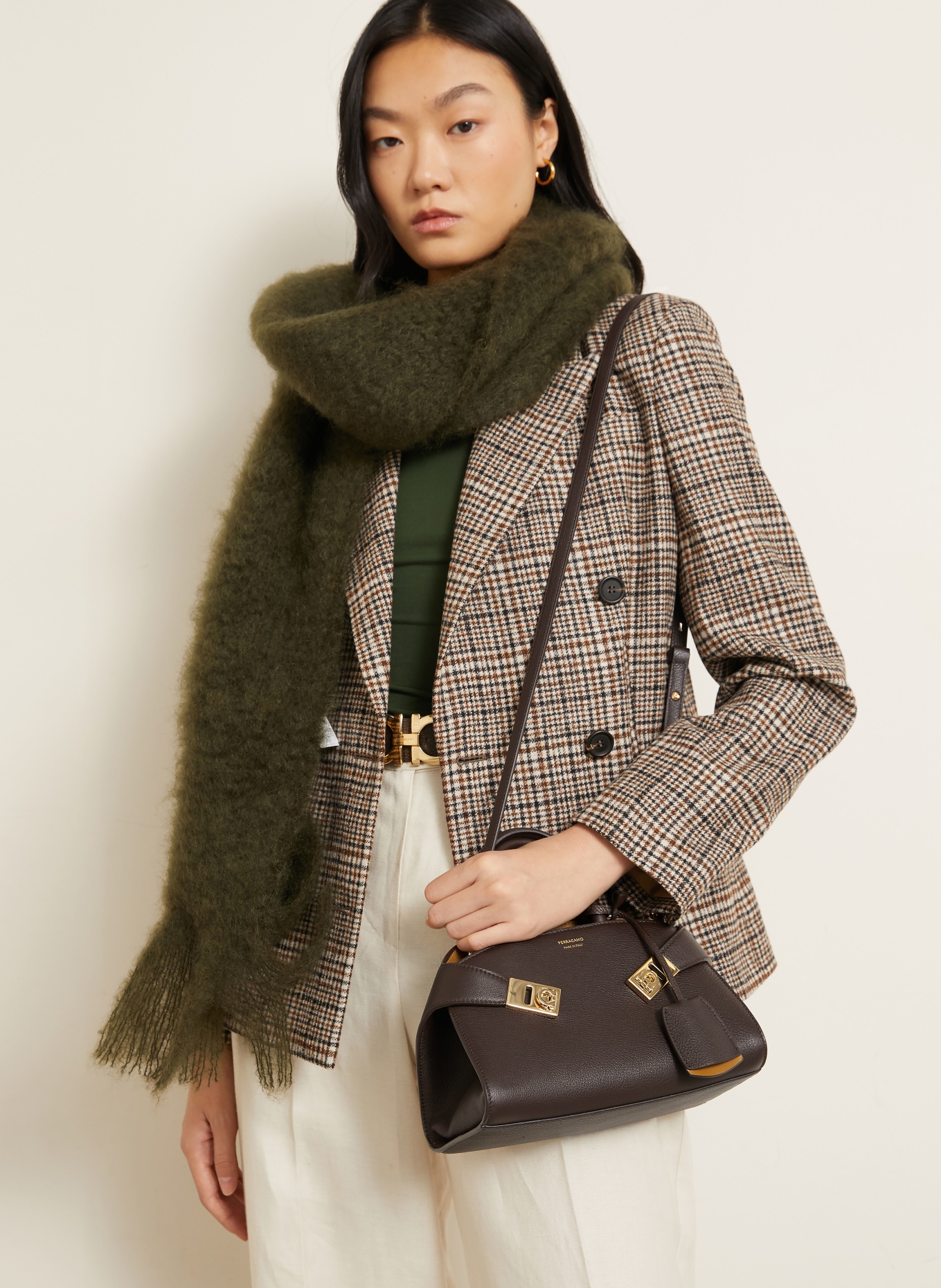 FERRAGAMO HUG GRAINY Shoulder Bag: DARK BROWN / GOLD