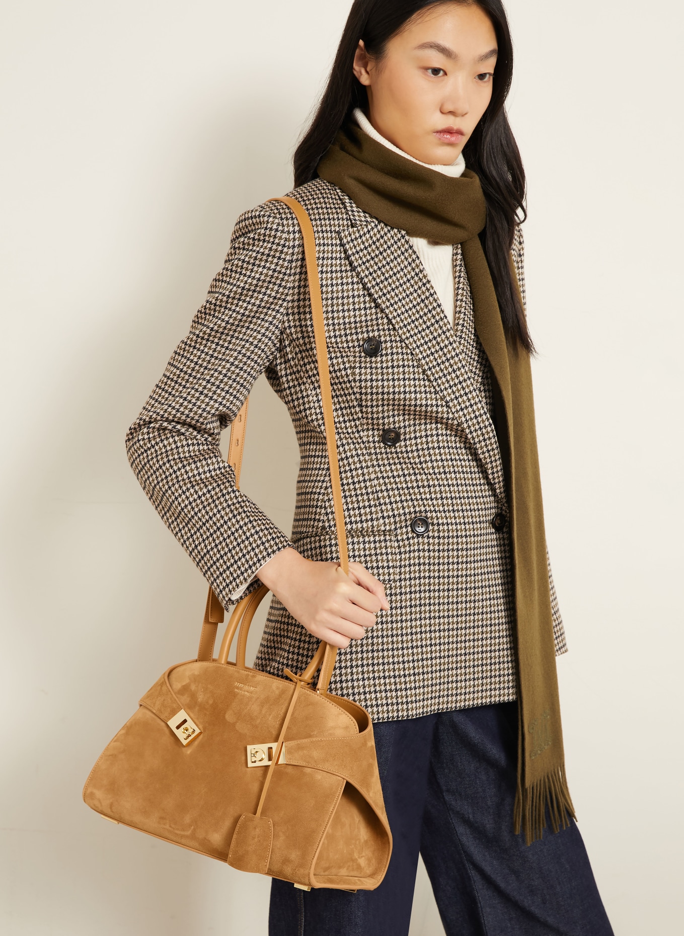 FERRAGAMO Schultertasche HUG: HELLBRAUN / GOLD