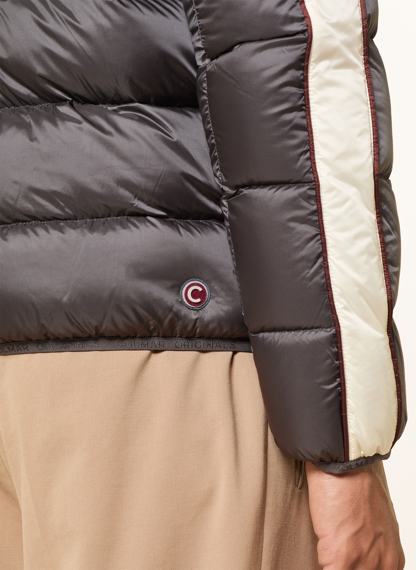 COLMAR Daunenjacke mit abnehmbarer Kapuze: DUNKELGRAU / ECRU / DUNKELROT
