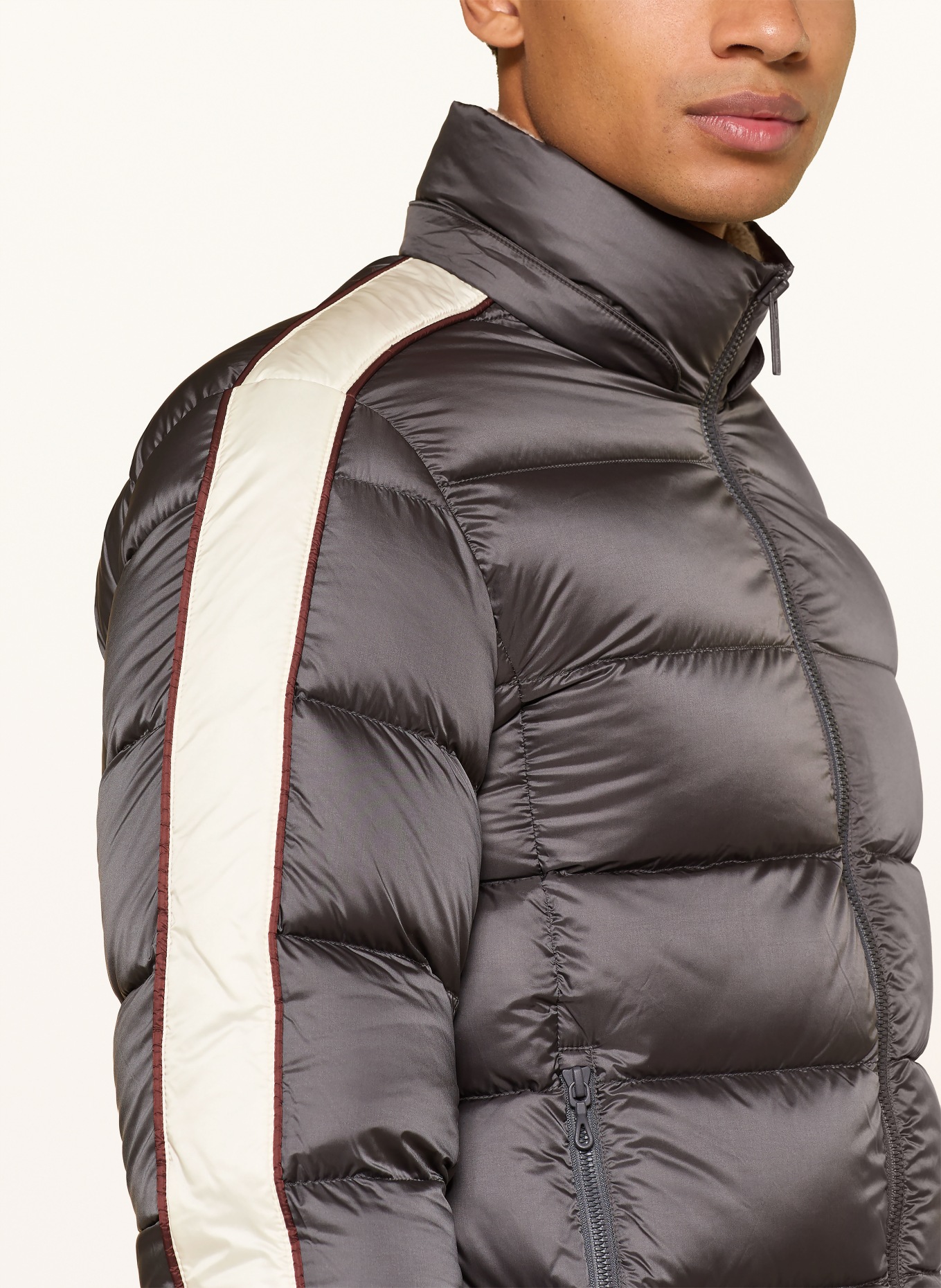 COLMAR Daunenjacke mit abnehmbarer Kapuze: DUNKELGRAU / ECRU / DUNKELROT