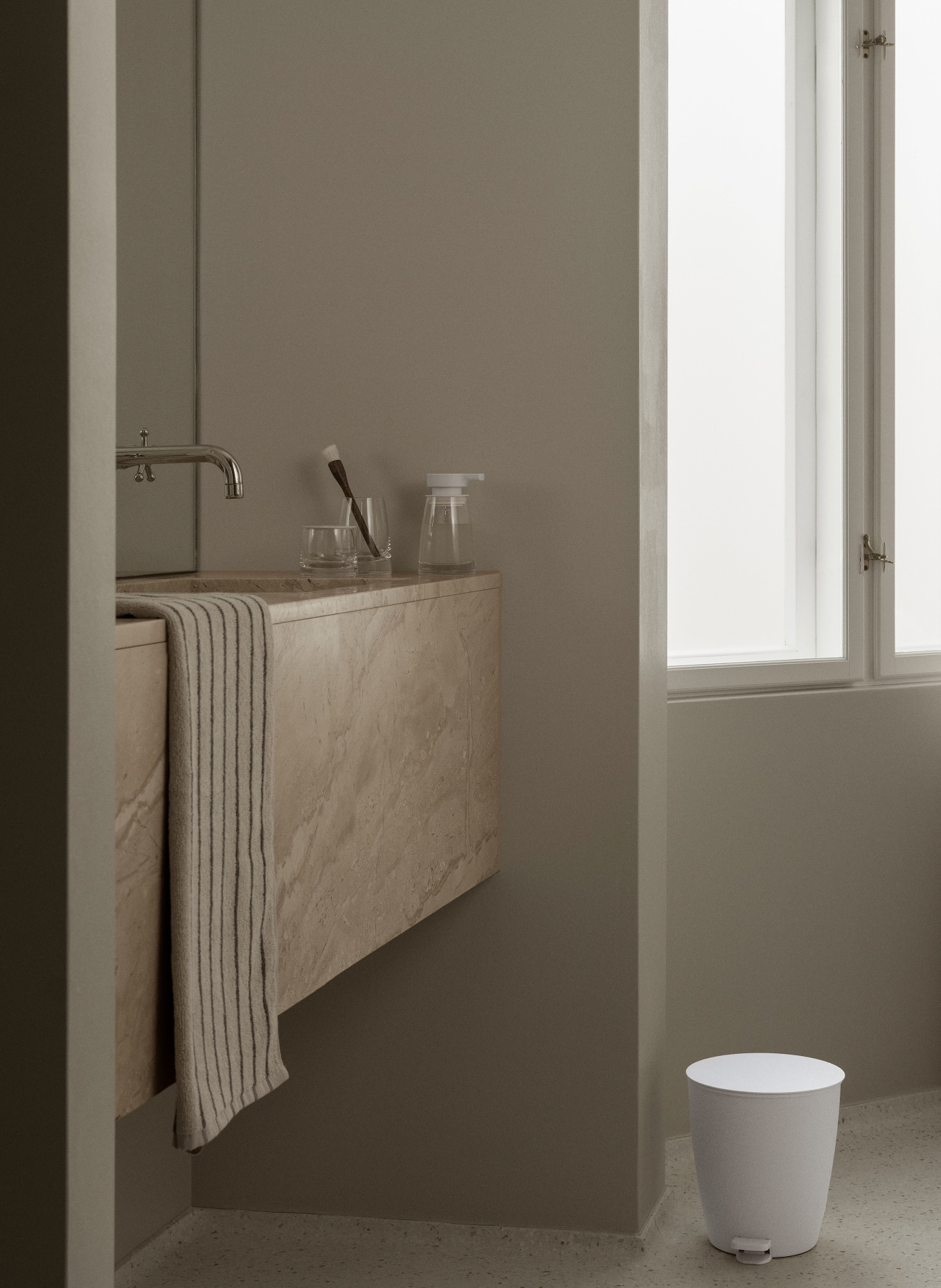 blomus Bad-Treteimer AVA: WEISS