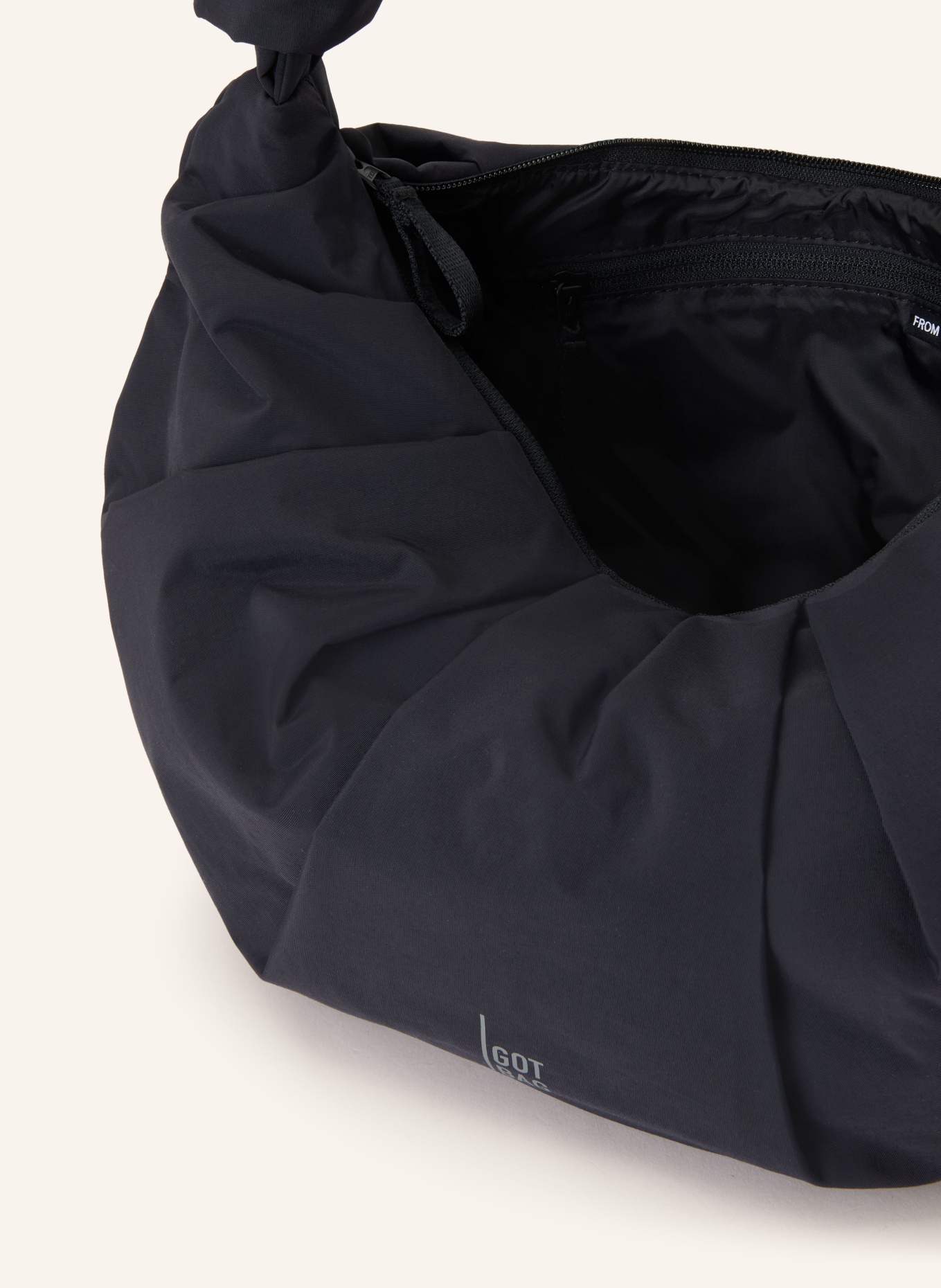 GOT BAG Schoudertas PLEAT MOON BAG LARGE: ZWART