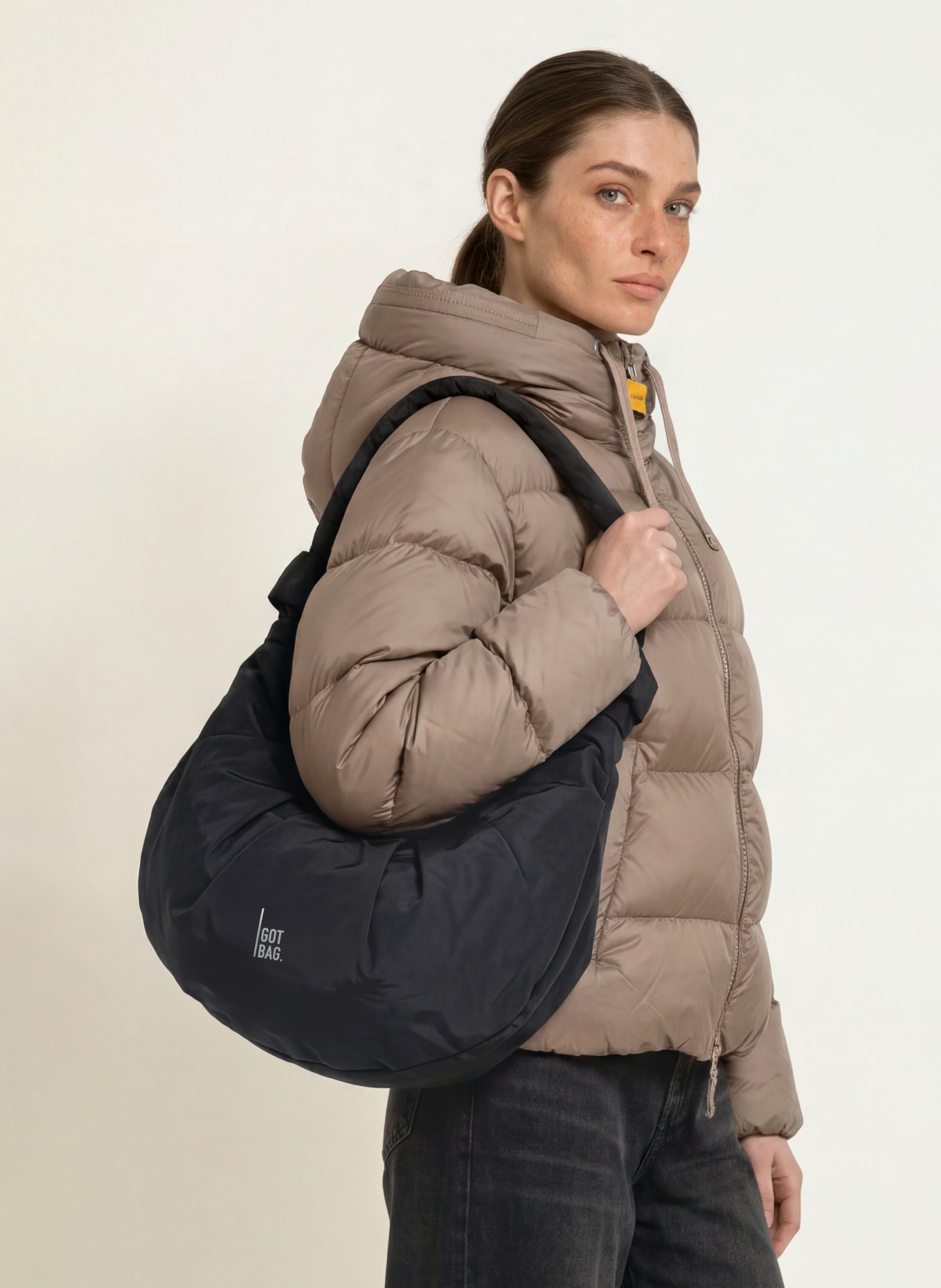 GOT BAG Skuldertaske PLEAT MOON BAG LARGE: SORT