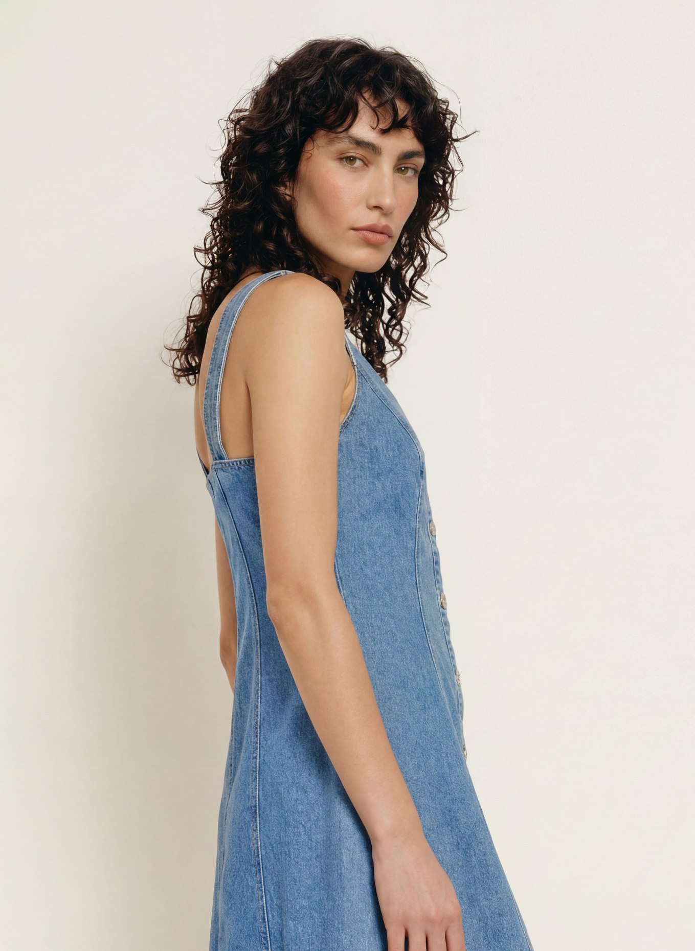 GOOD AMERICAN Rochie din denim FLOUNCY: ALBASTRU