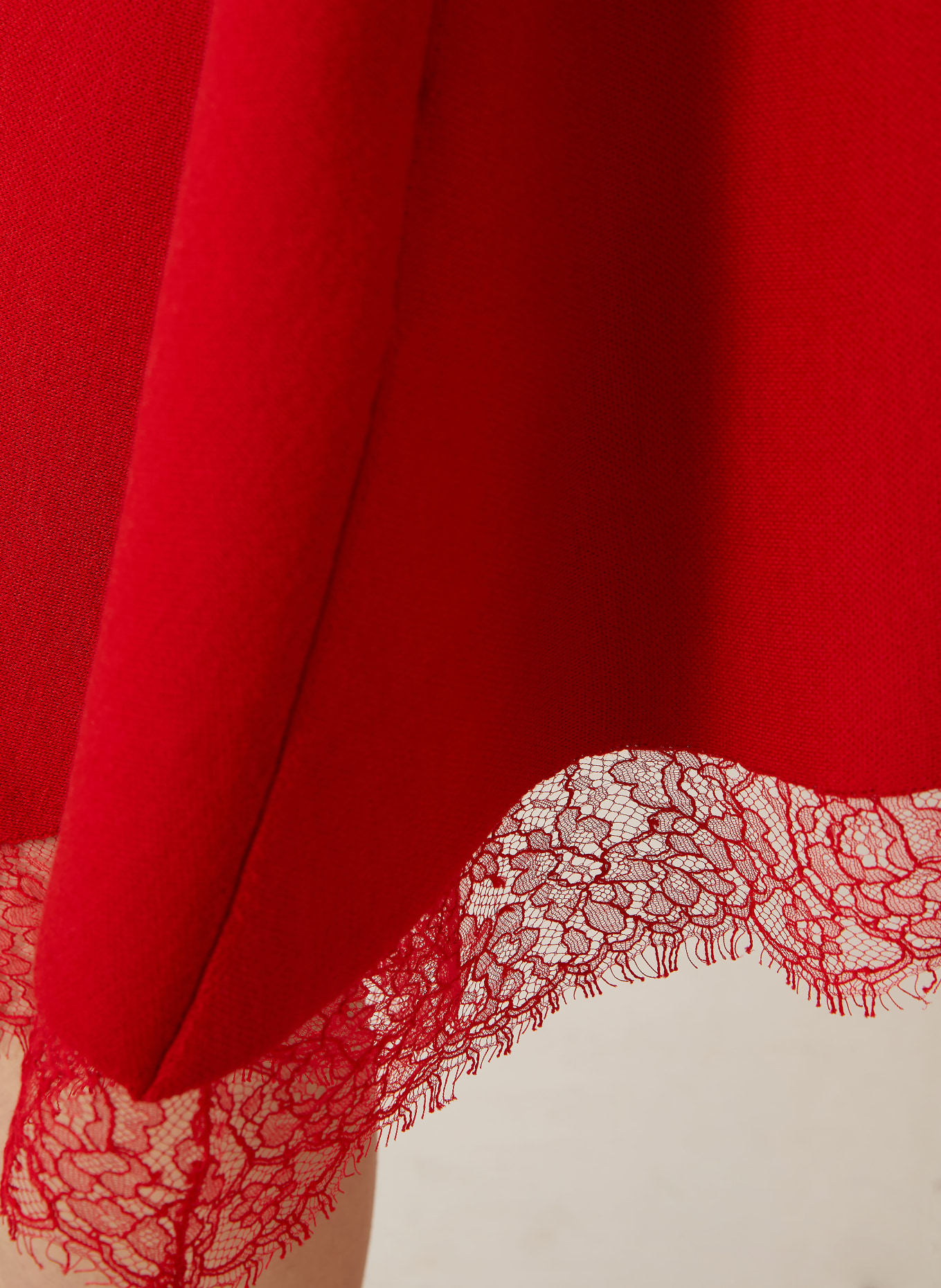 McQUEEN Strickkleid mit Spitze: ROT