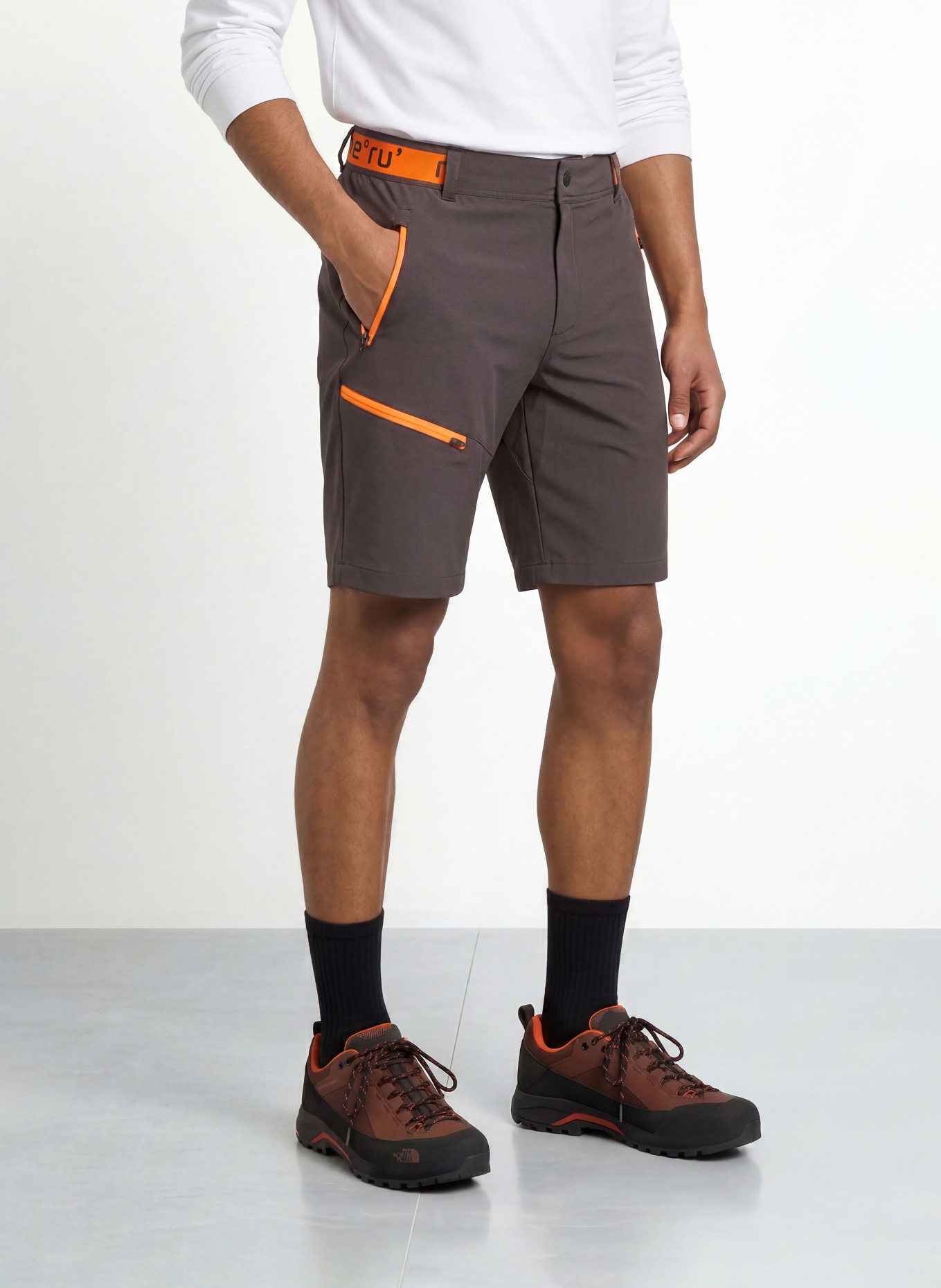 me°ru' Trekking shorts LAKE LOUISE: MØRKEGRÅ / NEONORANGE