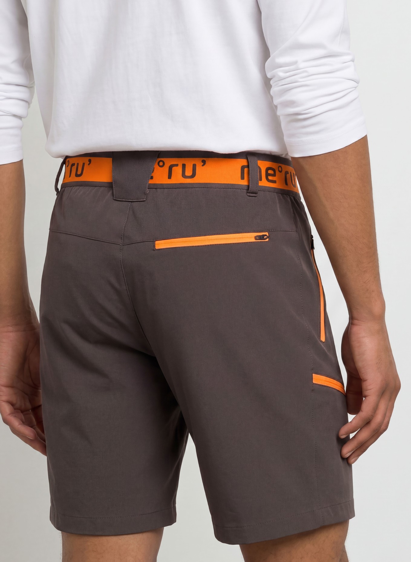 me°ru' Trekking shorts LAKE LOUISE: MØRKEGRÅ / NEONORANGE