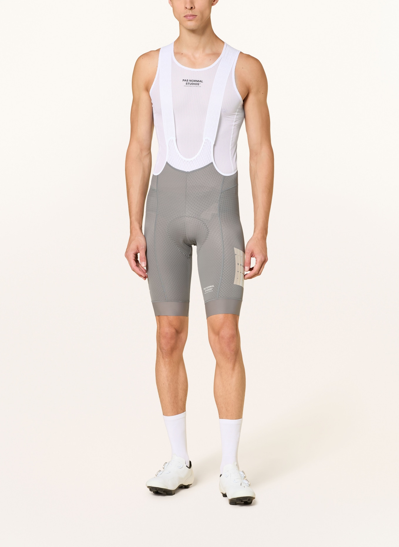 PAS NORMAL STUDIOS Cuissard de vélo MECHANISM LOGO avec bretelles et insert rembourré: TAUPE / BLANC