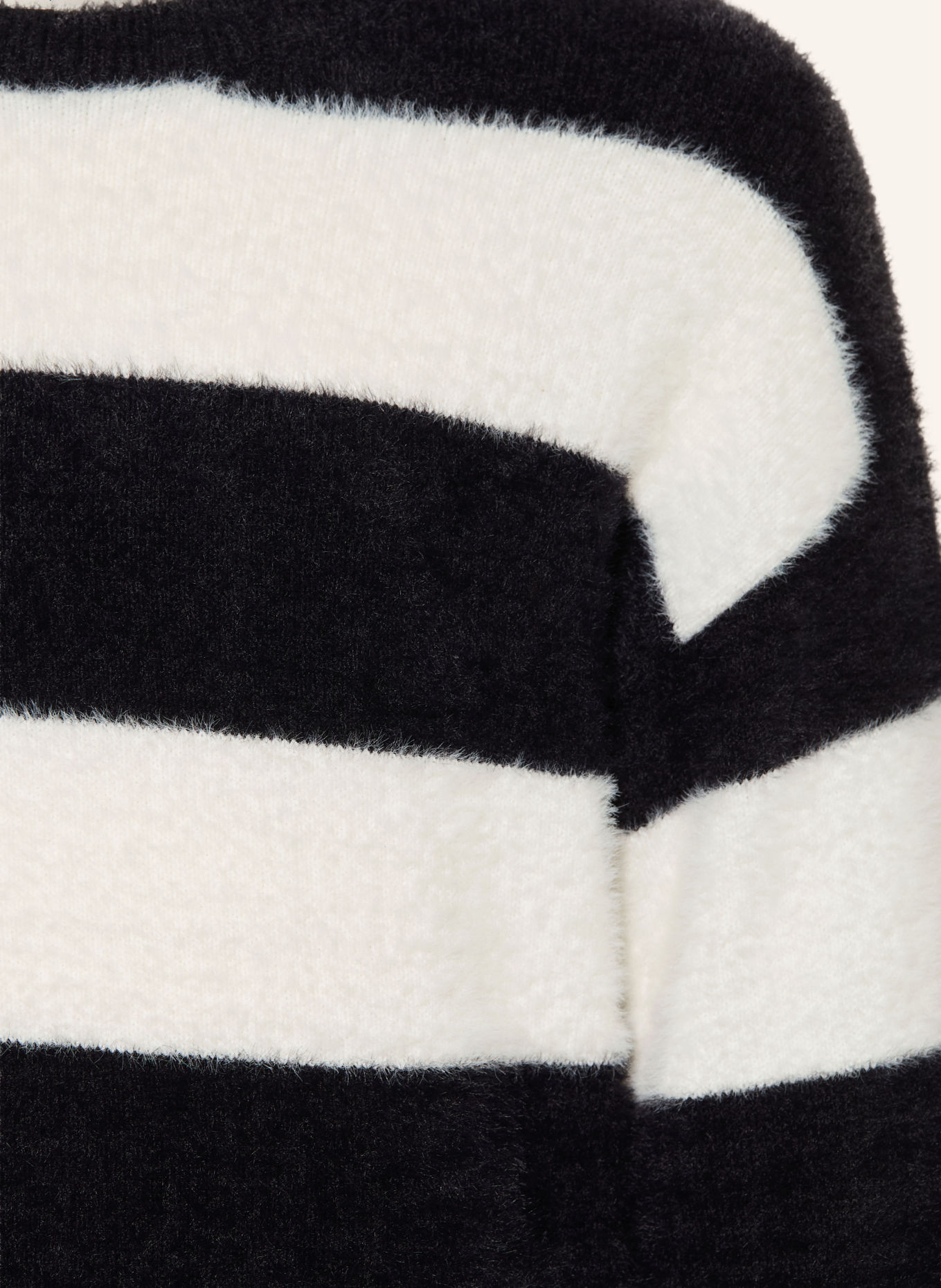 GARCIA Sweater: WHITE / BLACK