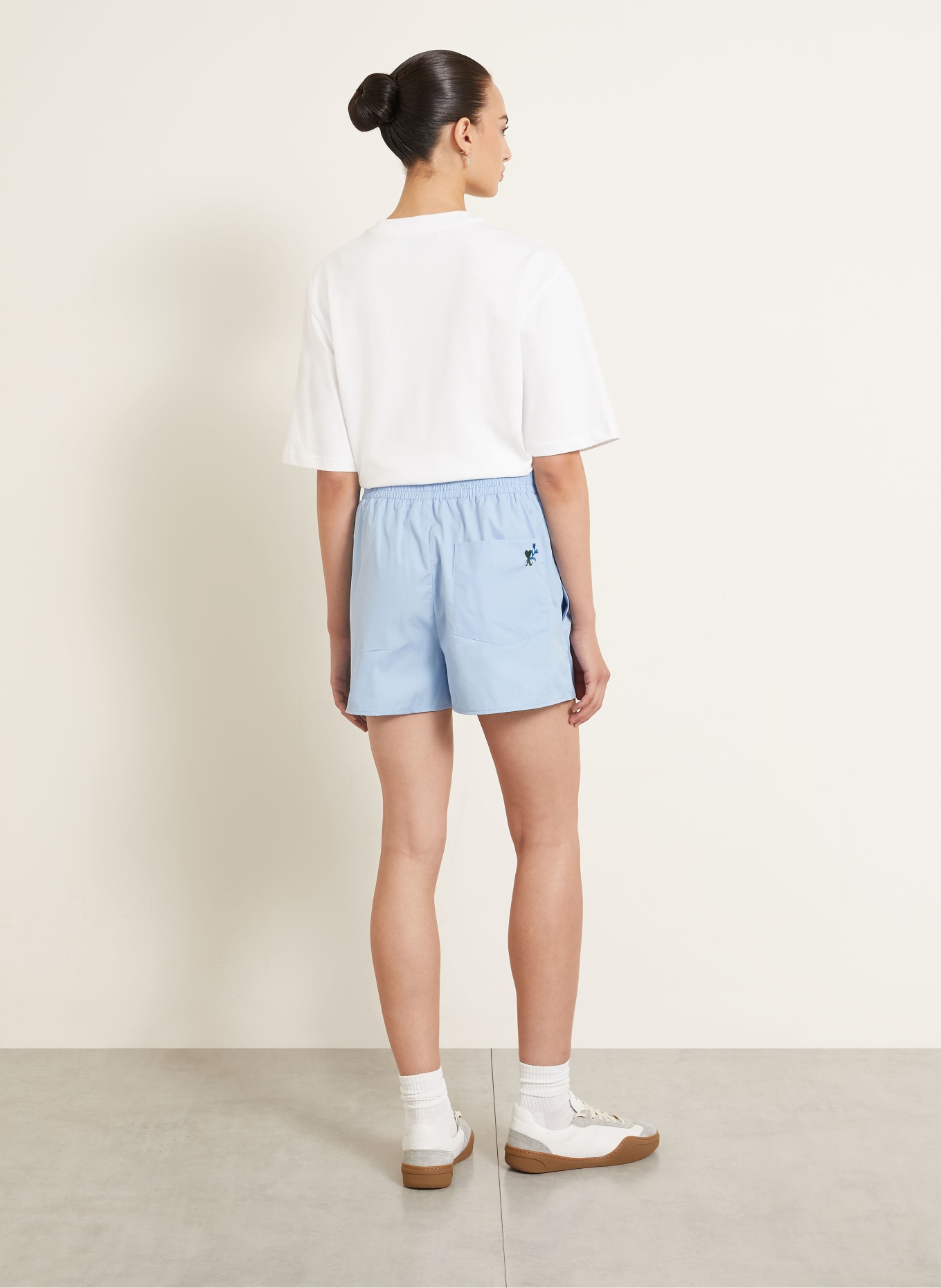 AMI PARIS Short: LICHTBLAUW