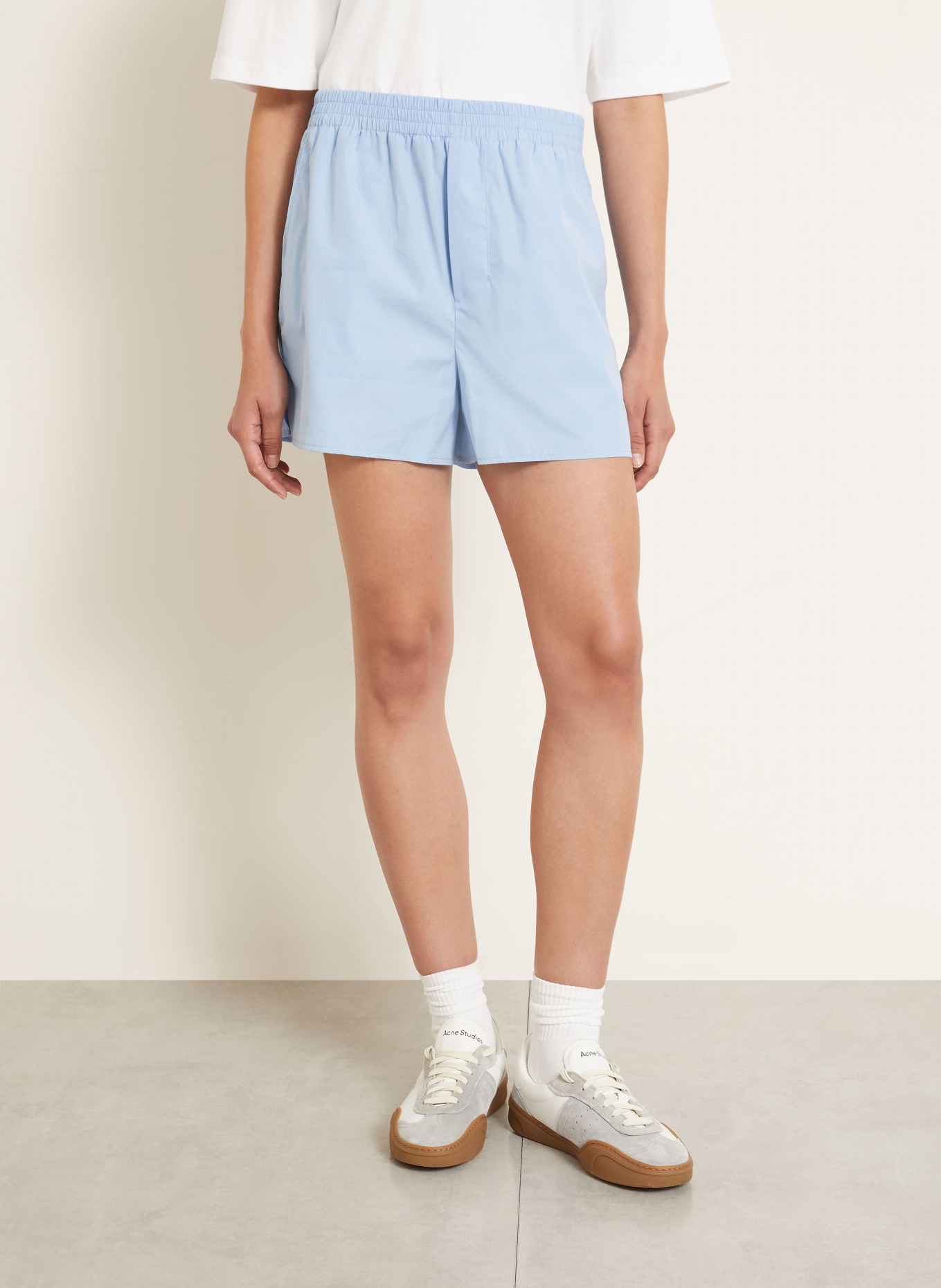 AMI PARIS Short: LICHTBLAUW