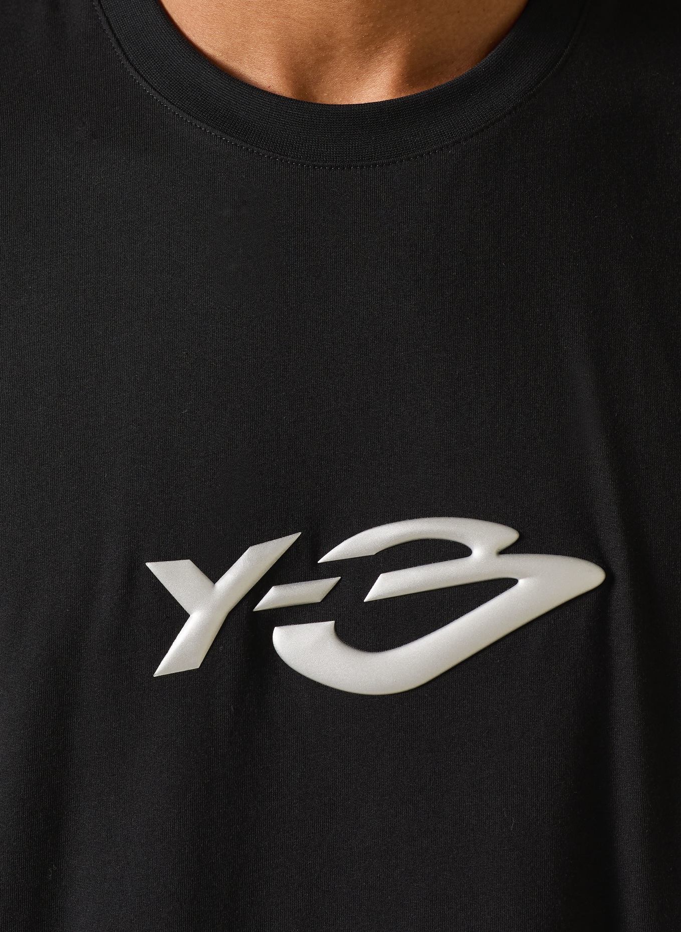 Y-3 Tričko LIQUID LOGO: ČERNÁ / STŘÍBRNÁ