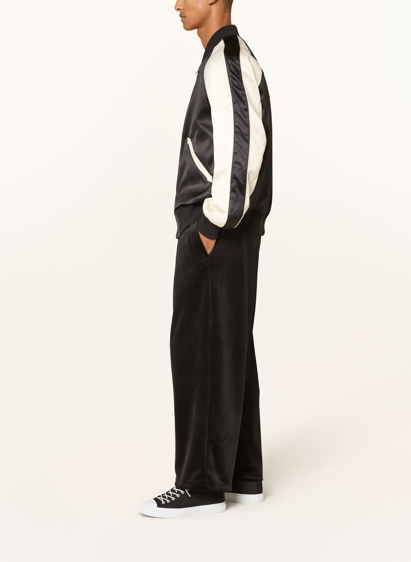 Y-3 Pantaloni în stil jogging, croială largă, din catifea: NEGRU