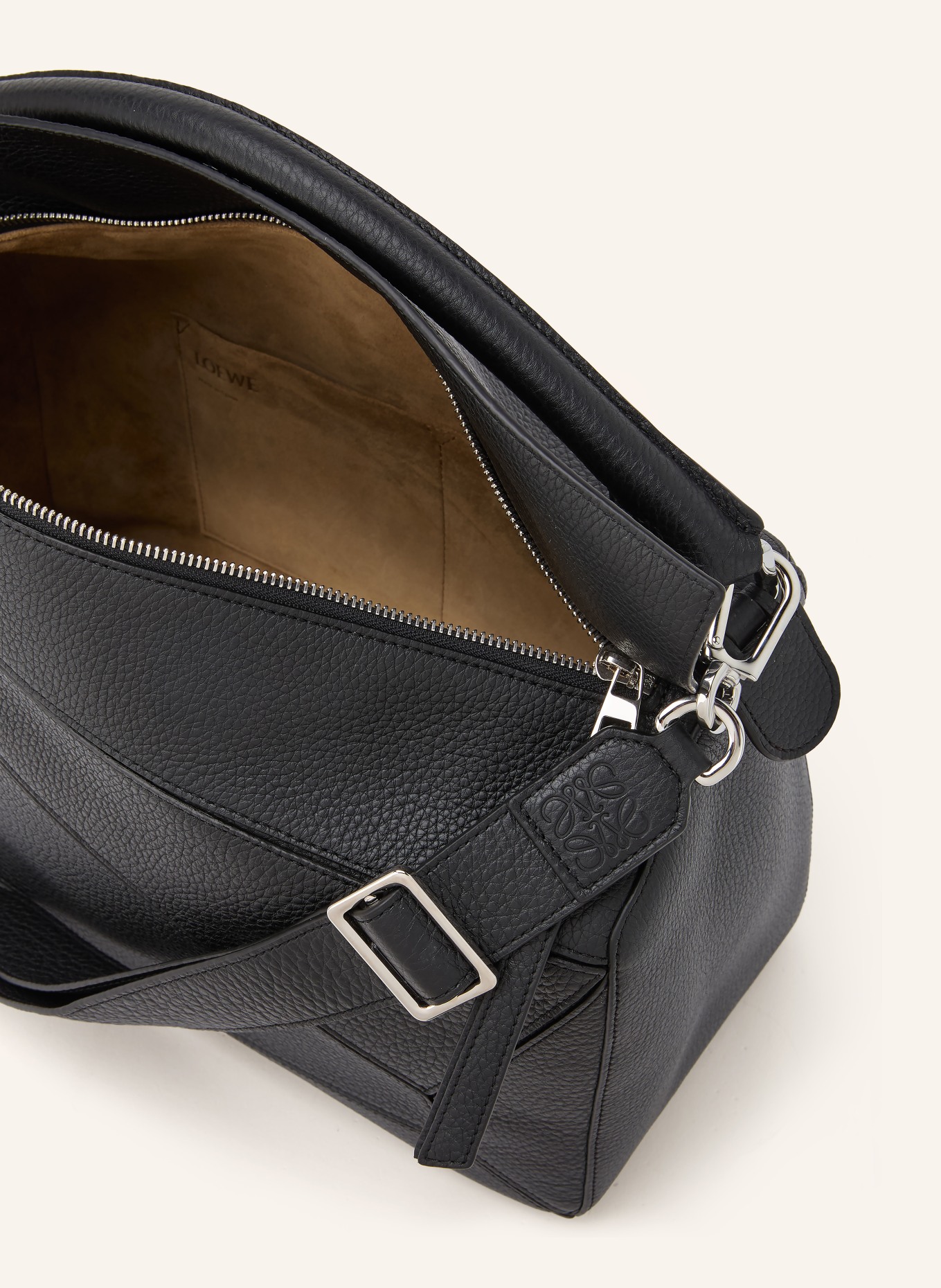 LOEWE Schultertasche PUZZLE LARGE: SCHWARZ / SILBER