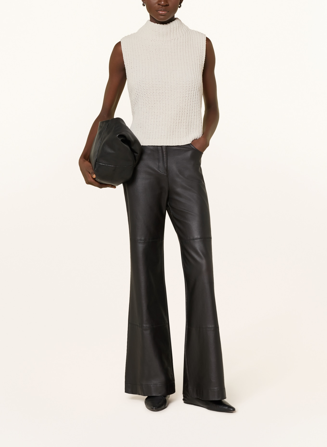 monari Spencer: WIT