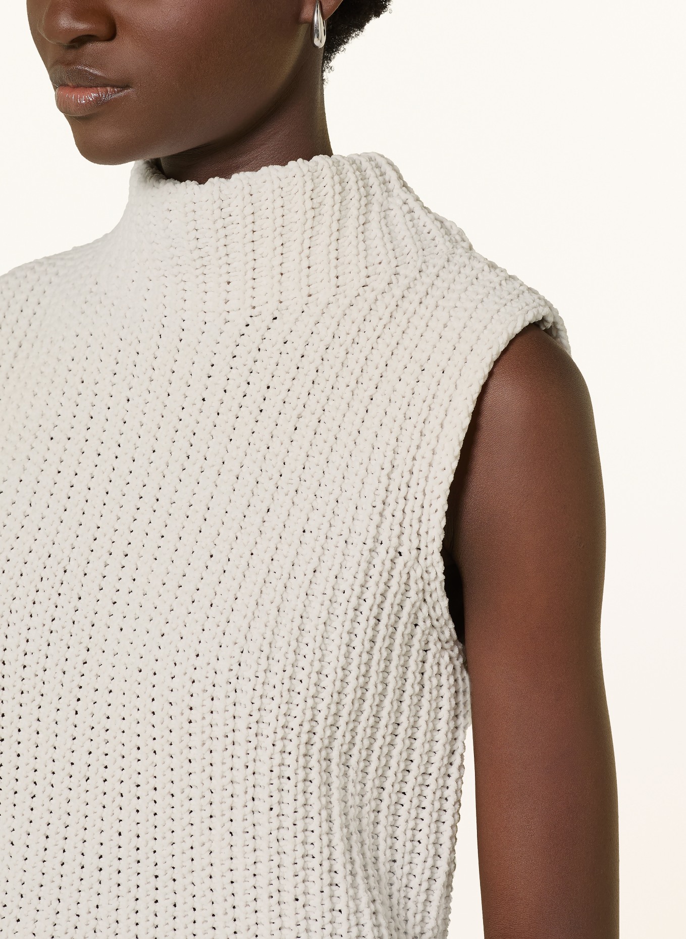 monari Spencer: WIT