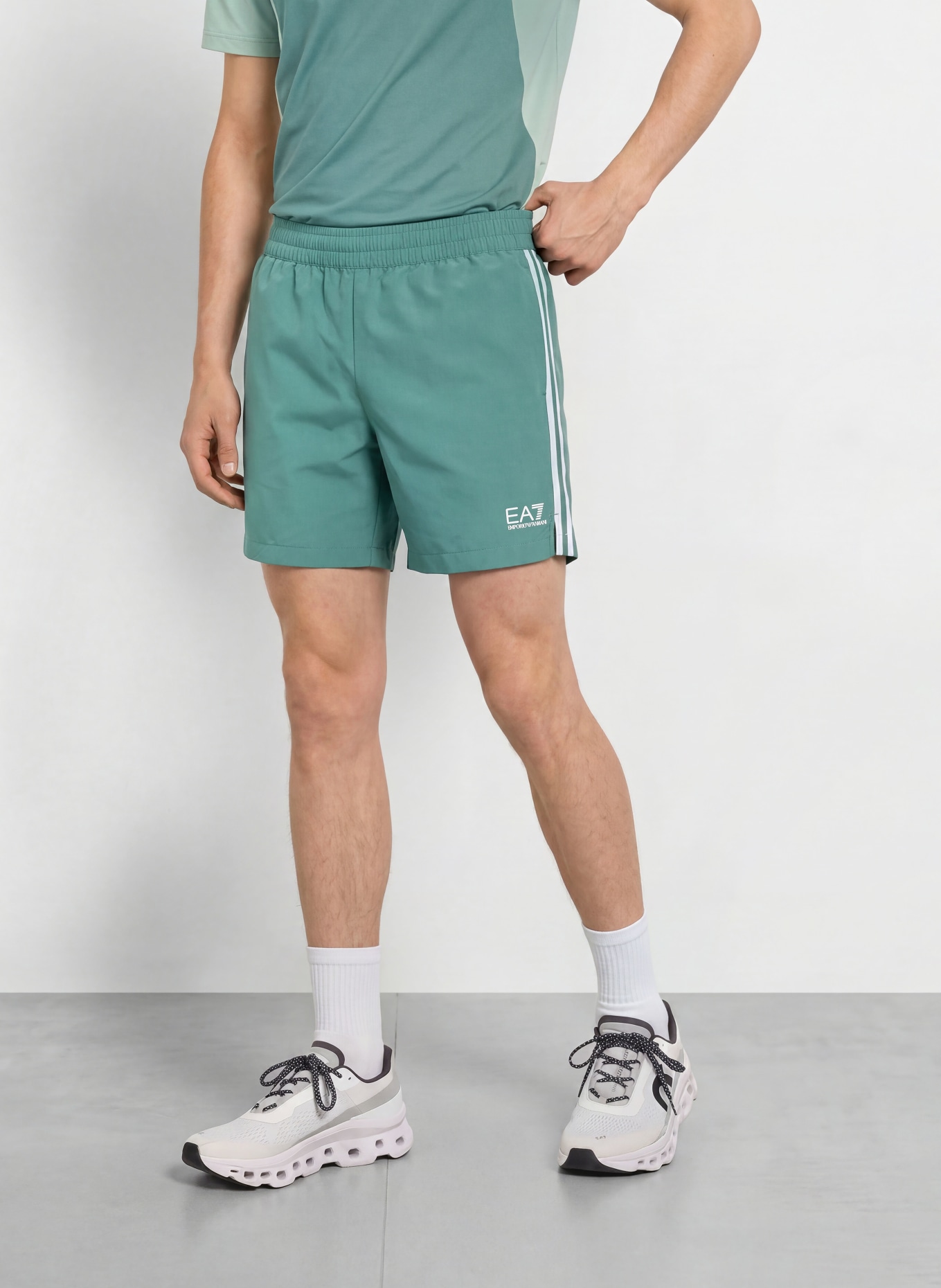 EA7 EMPORIO ARMANI Tennisshorts TENNIS PRO: GRÜN / WEISS