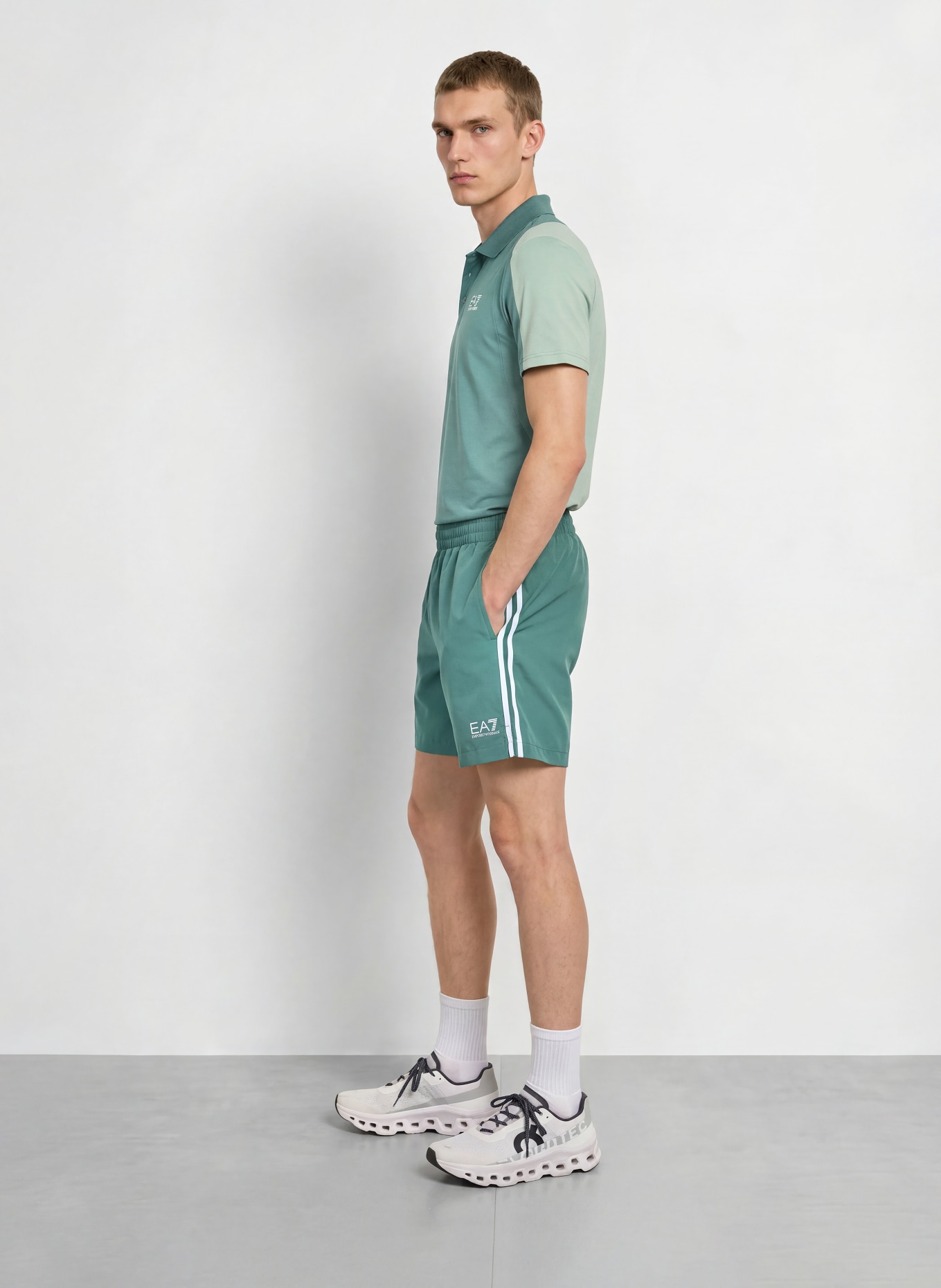 EA7 EMPORIO ARMANI Tennisshorts TENNIS PRO: GRÜN / WEISS