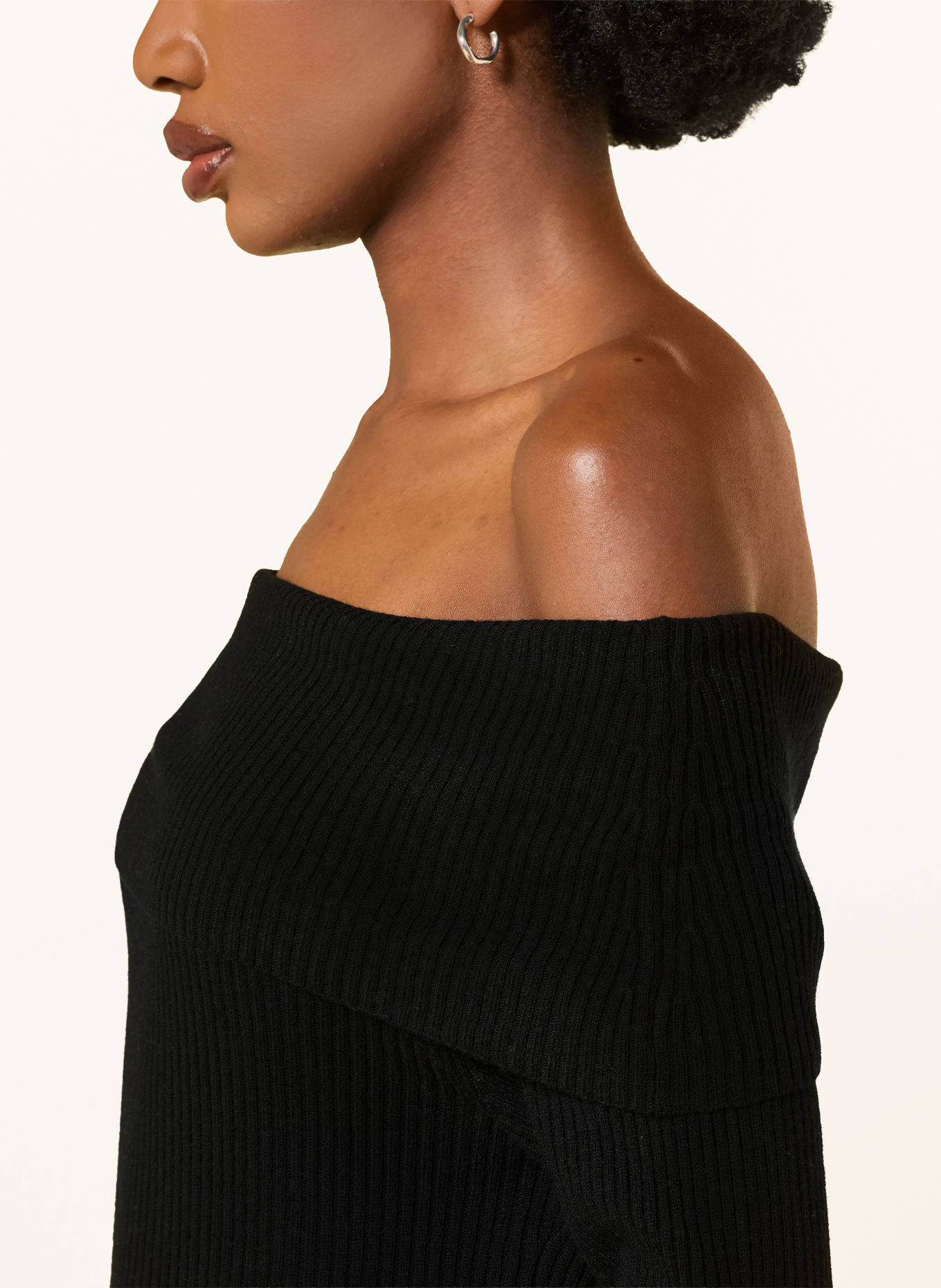 ESSENTIEL ANTWERP Off-Shoulder-Pullover KILLY: SCHWARZ
