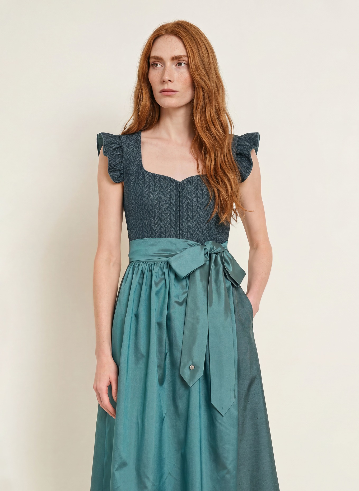 AlpenHERZ Dirndl MIU mit Glitzergarn: TÜRKIS / GRAU