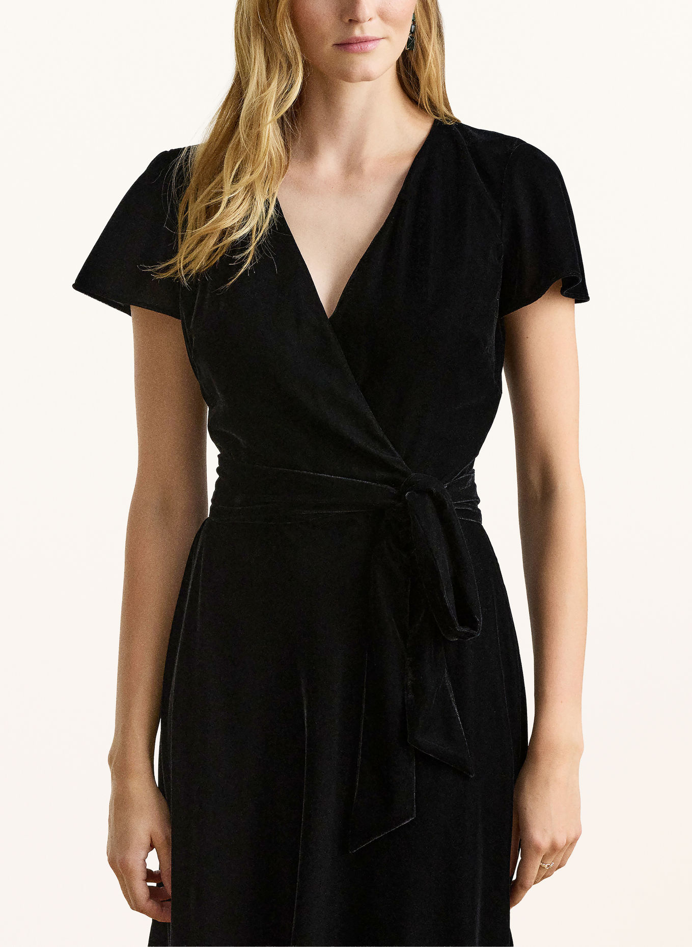 LAUREN RALPH LAUREN Samtkleid in Wickeloptik: SCHWARZ