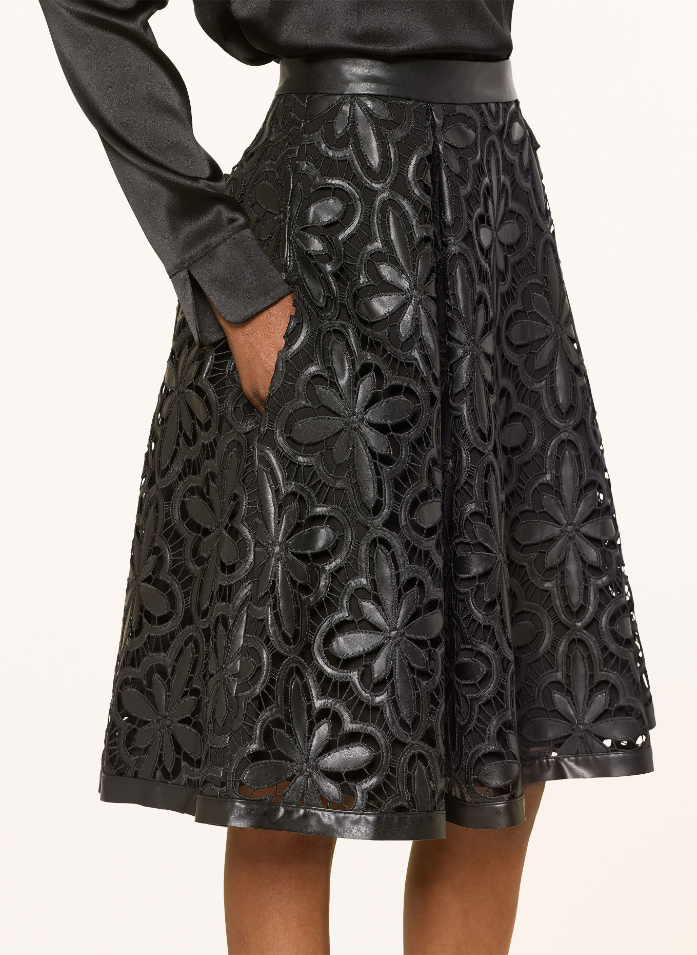 TALBOT RUNHOF Leather-look lace skirt: BLACK