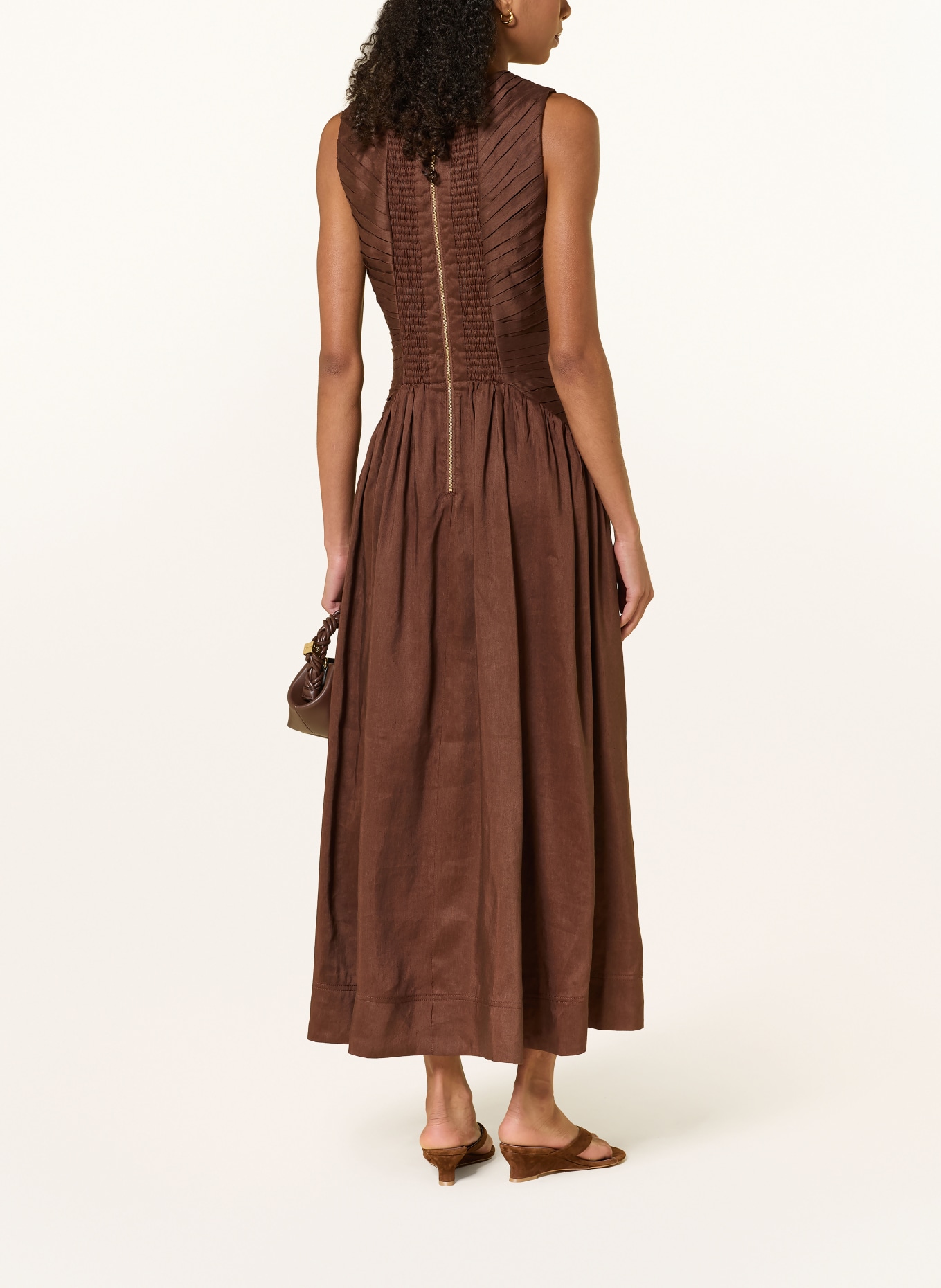 Aje. Robe MEDEA en lin: MARRON FONCÉ