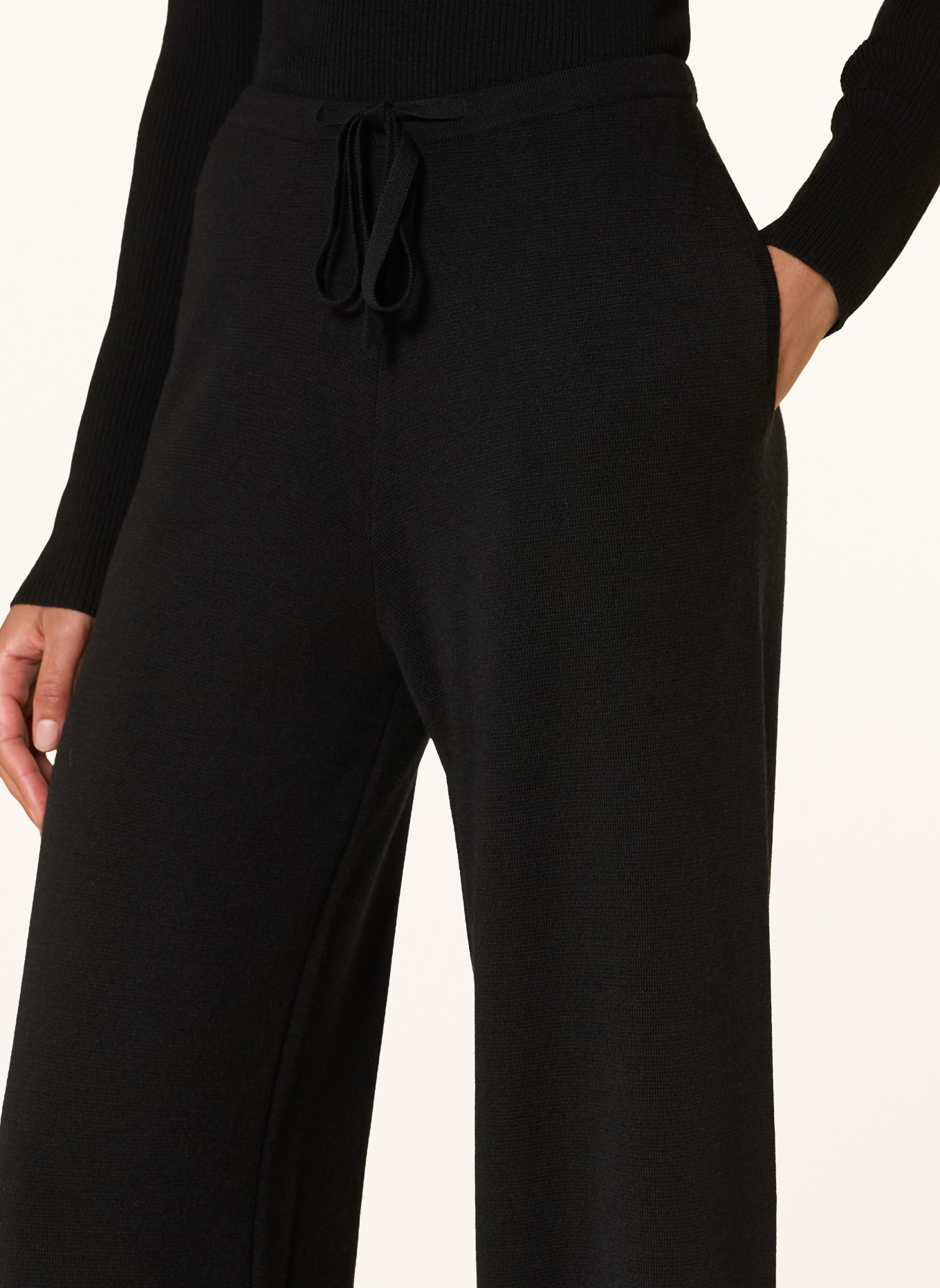 Rhea. Sweatpants: BLACK