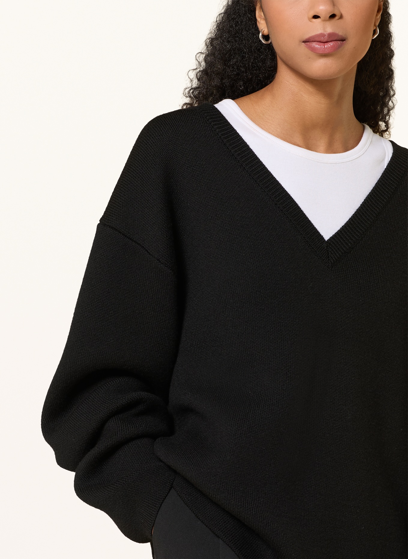 Rhea. Sweater: BLACK