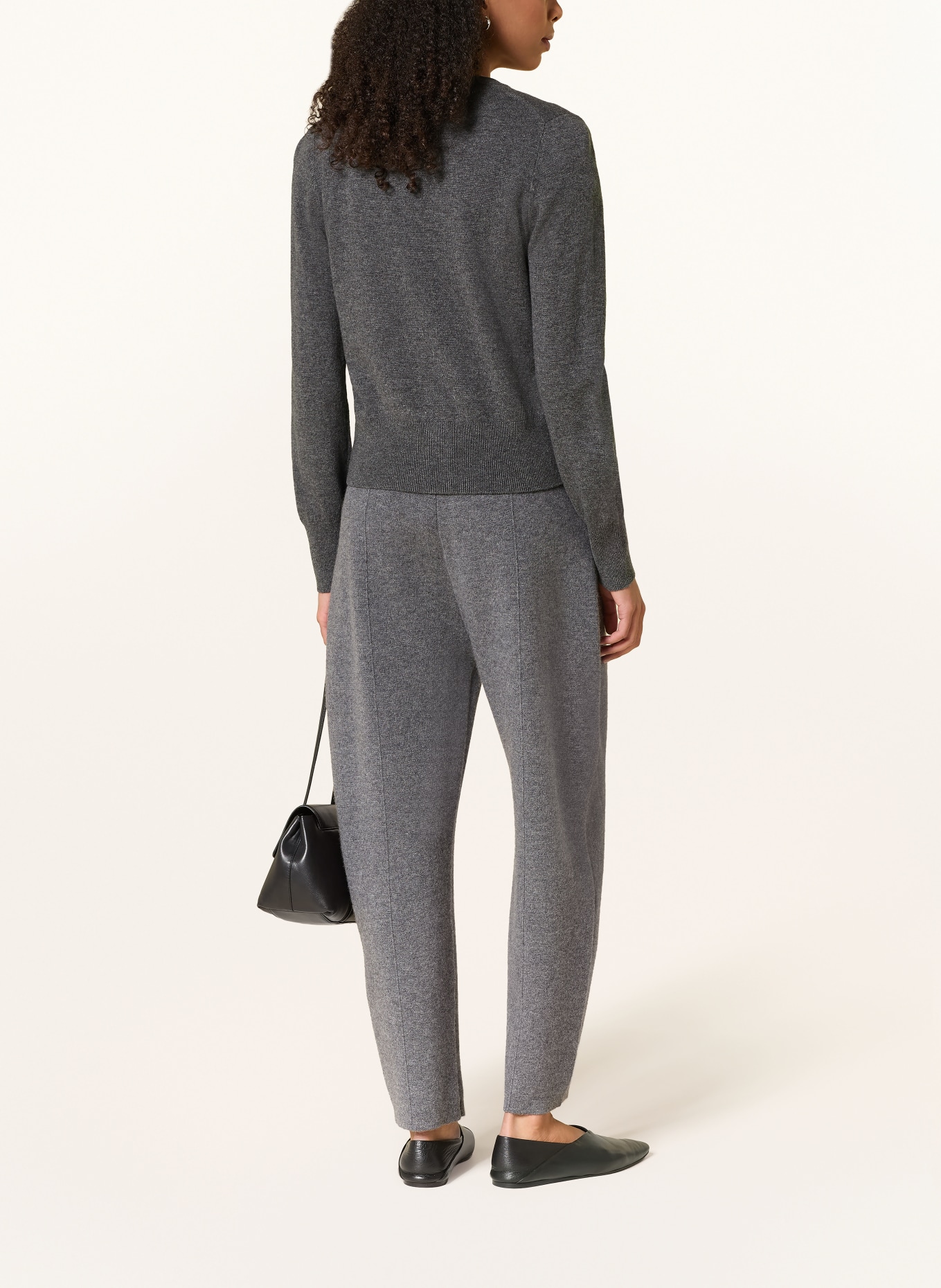 Rhea. Cardigan: GRAY