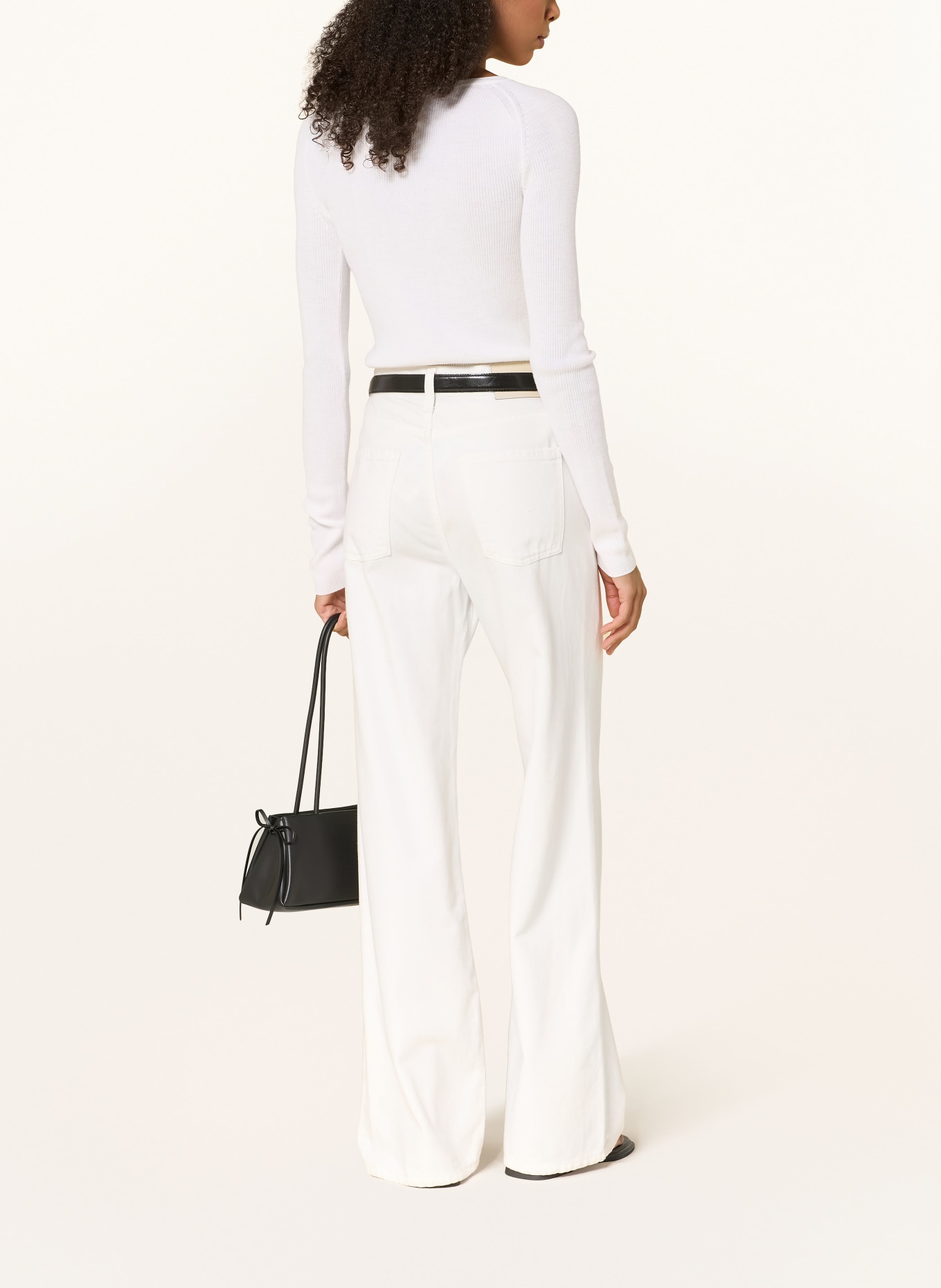Rhea. Sweater: CREAM