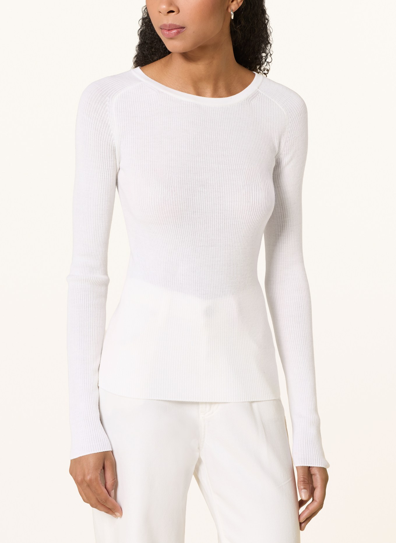 Rhea. Sweater: CREAM