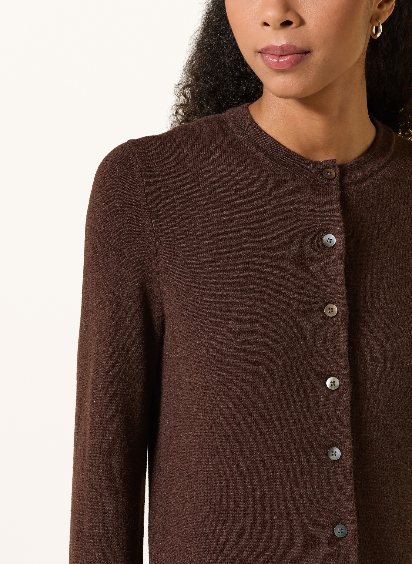 Rhea. Cardigan: DARK BROWN