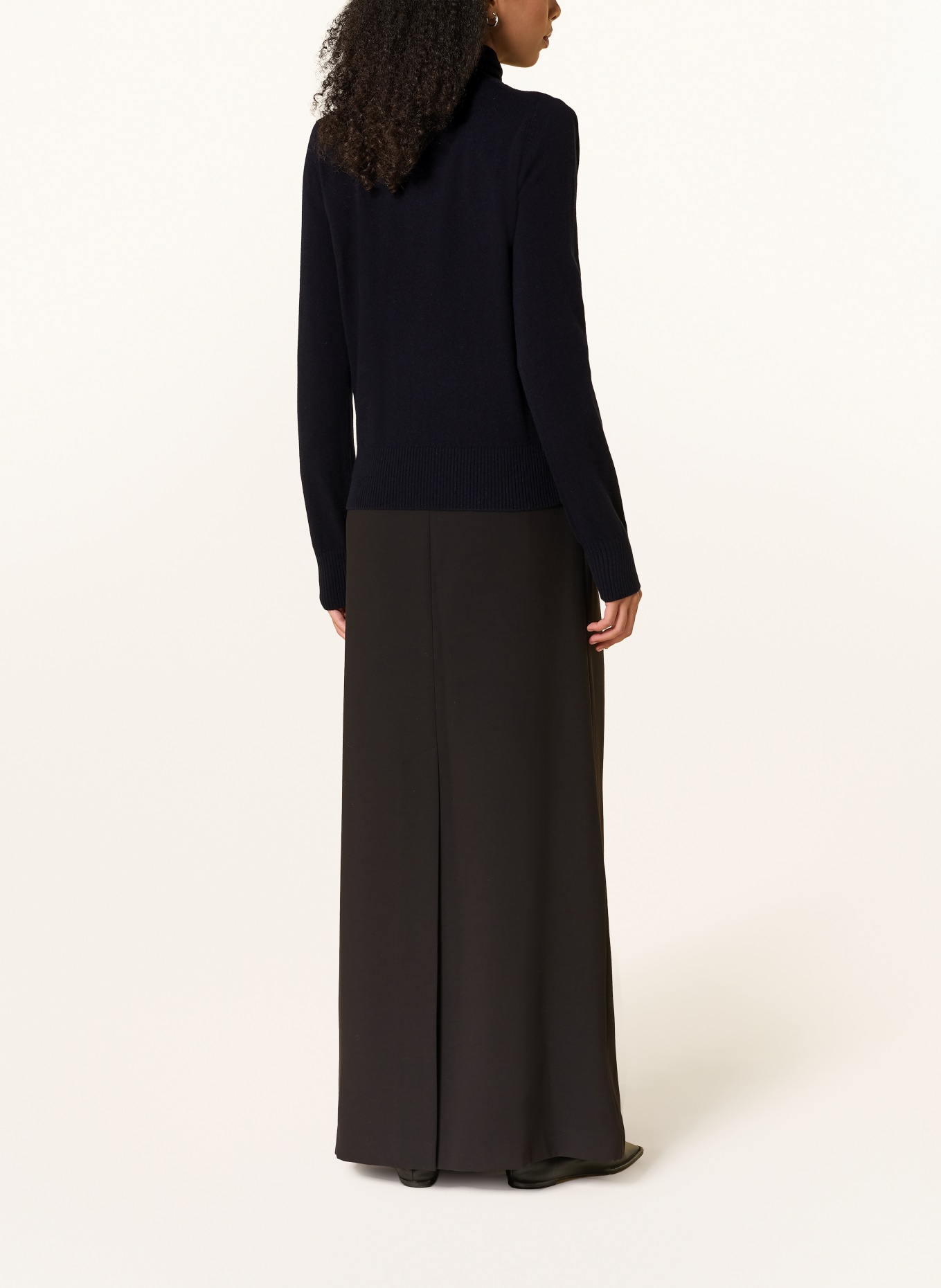 Rhea. Cashmere Sweater: DARK BLUE