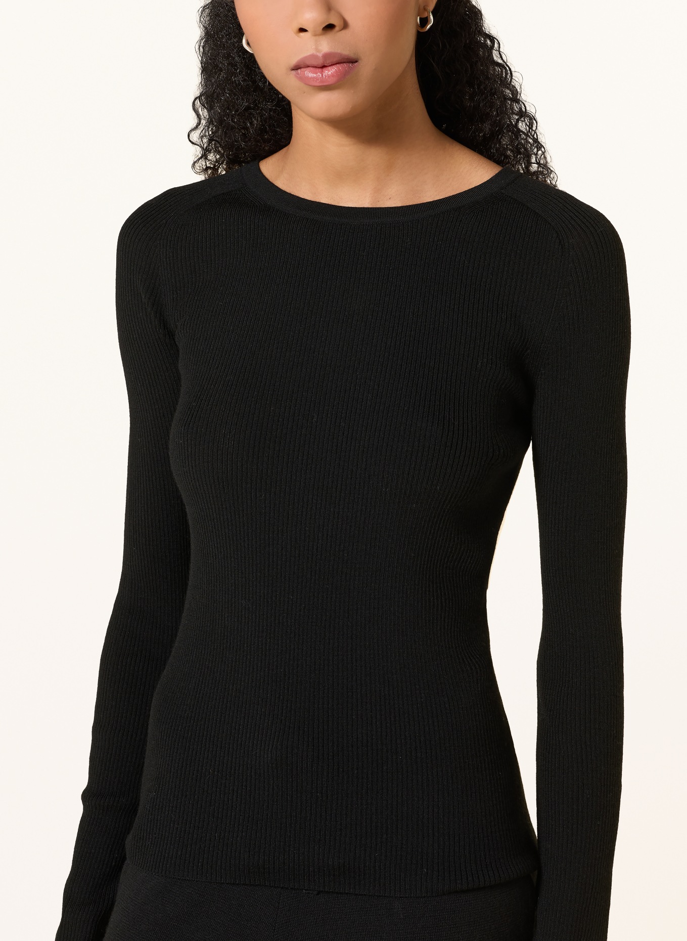 Rhea. Sweater: BLACK