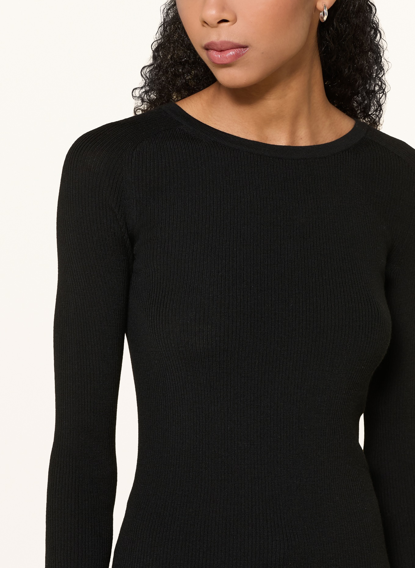 Rhea. Sweater: BLACK