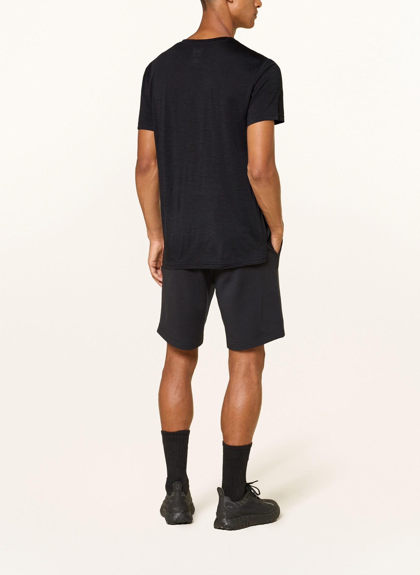 super.natural T-shirt EXPLORING met merinowol: ZWART
