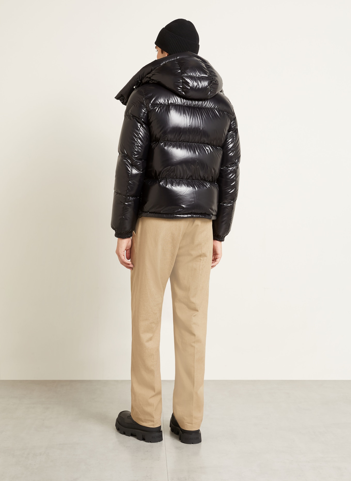 MONCLER Daunenjacke MONTBELIARD mit abnehmbarer Kapuze: SCHWARZ / ROT / WEISS