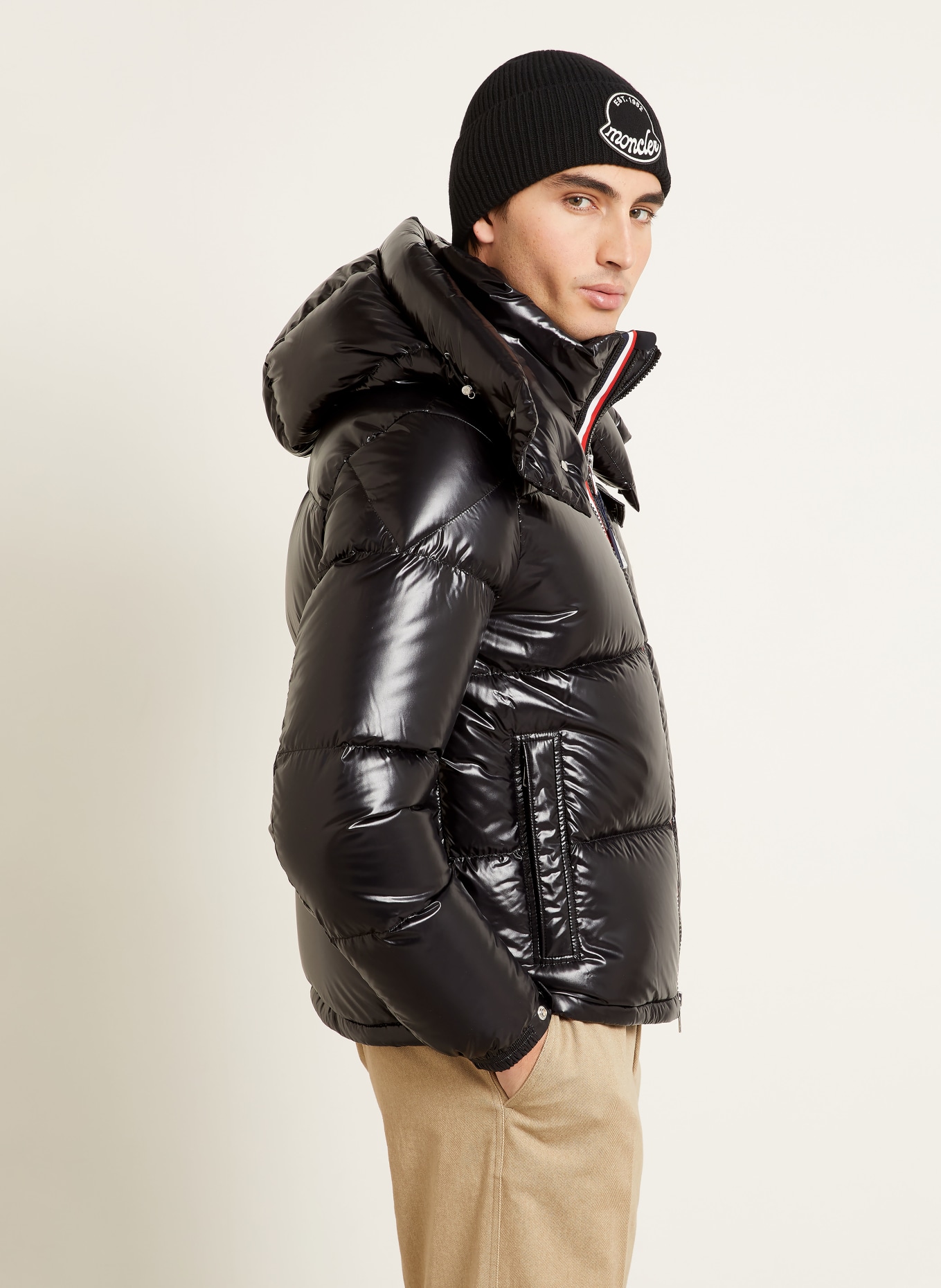 MONCLER Daunenjacke MONTBELIARD mit abnehmbarer Kapuze: SCHWARZ / ROT / WEISS