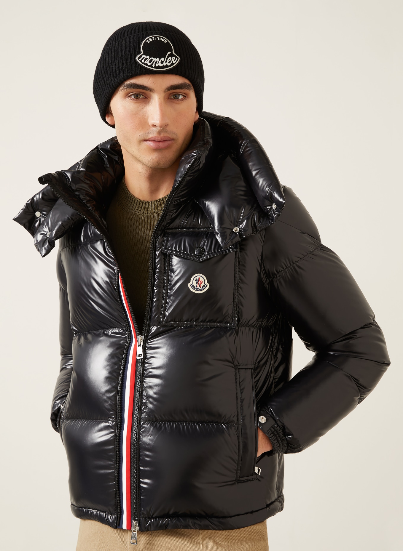 MONCLER Daunenjacke MONTBELIARD mit abnehmbarer Kapuze: SCHWARZ / ROT / WEISS
