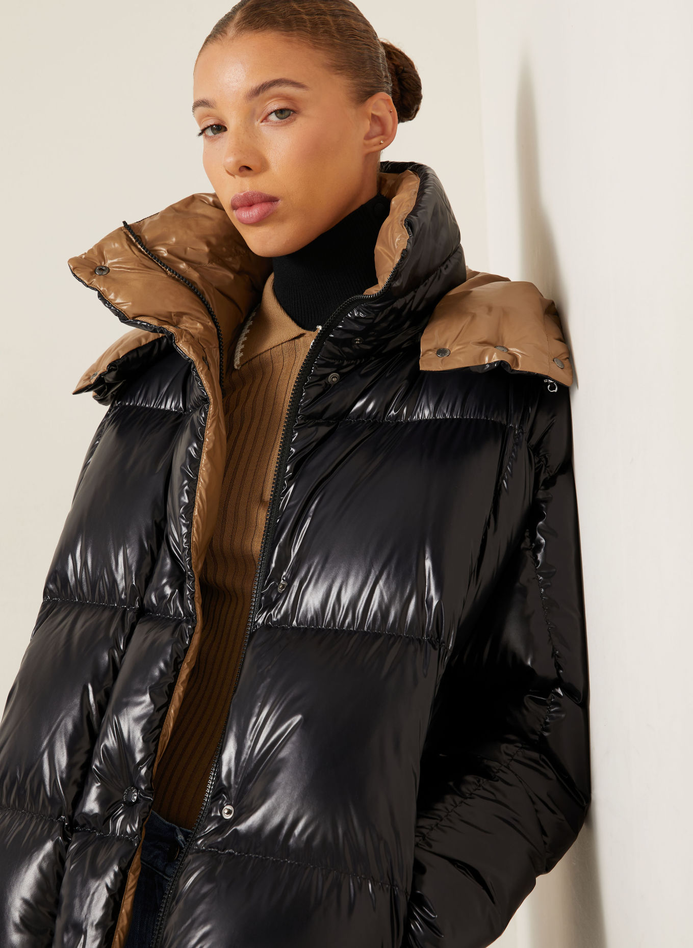 MONCLER Péřové bundy PARANA s odnímatelnou kapucí: ČERNÁ
