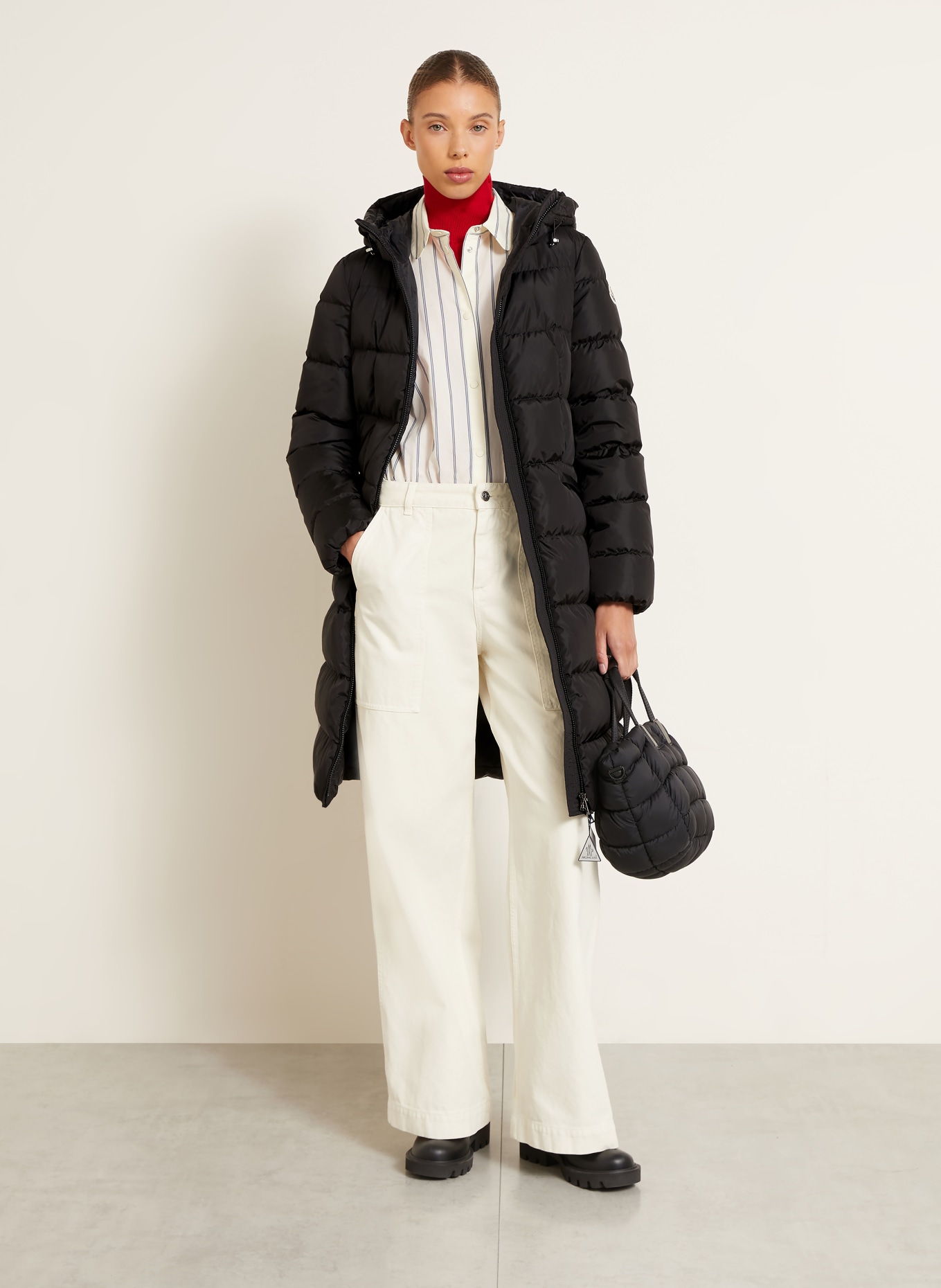 MONCLER Péřový kabát AVOCETTE: ČERNÁ