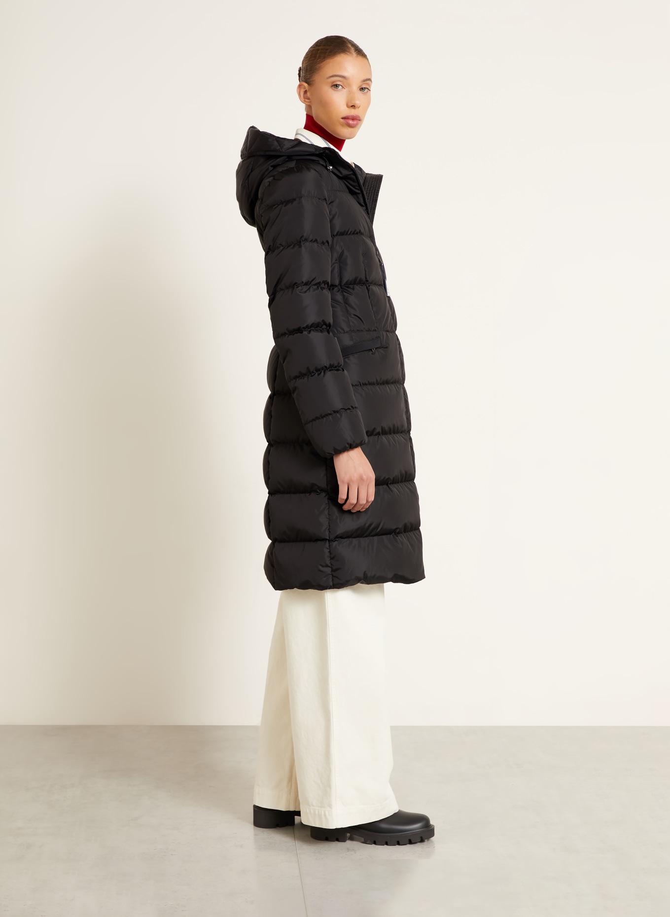 MONCLER Péřový kabát AVOCETTE: ČERNÁ